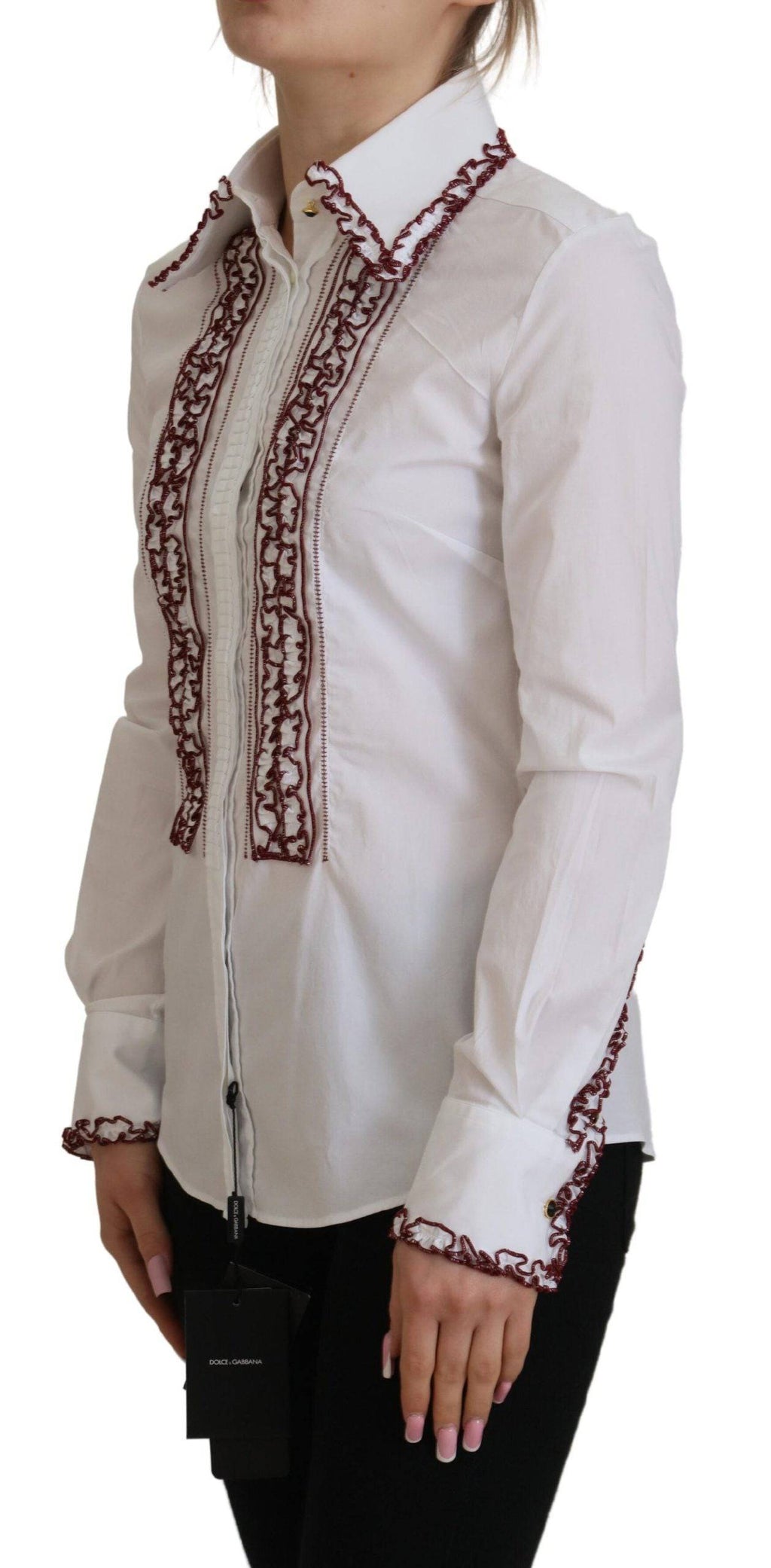 Chemise blanche Dolce & Gabbana en dentelle avec manches longues et col à volants, élégante et sophistiquée.