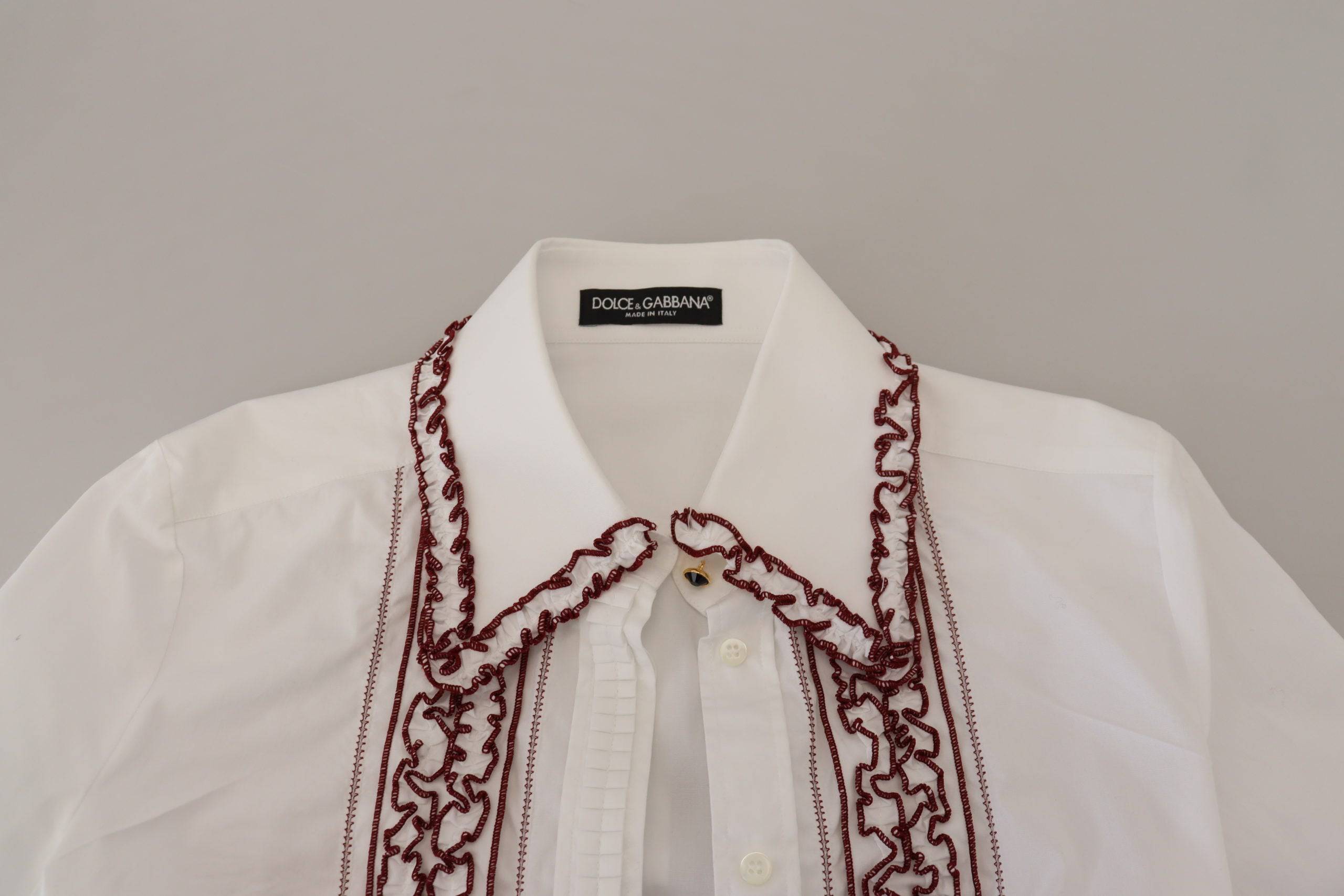 Chemise blanche en dentelle Dolce & Gabbana à manches longues et col à volants, élégante et raffinée.