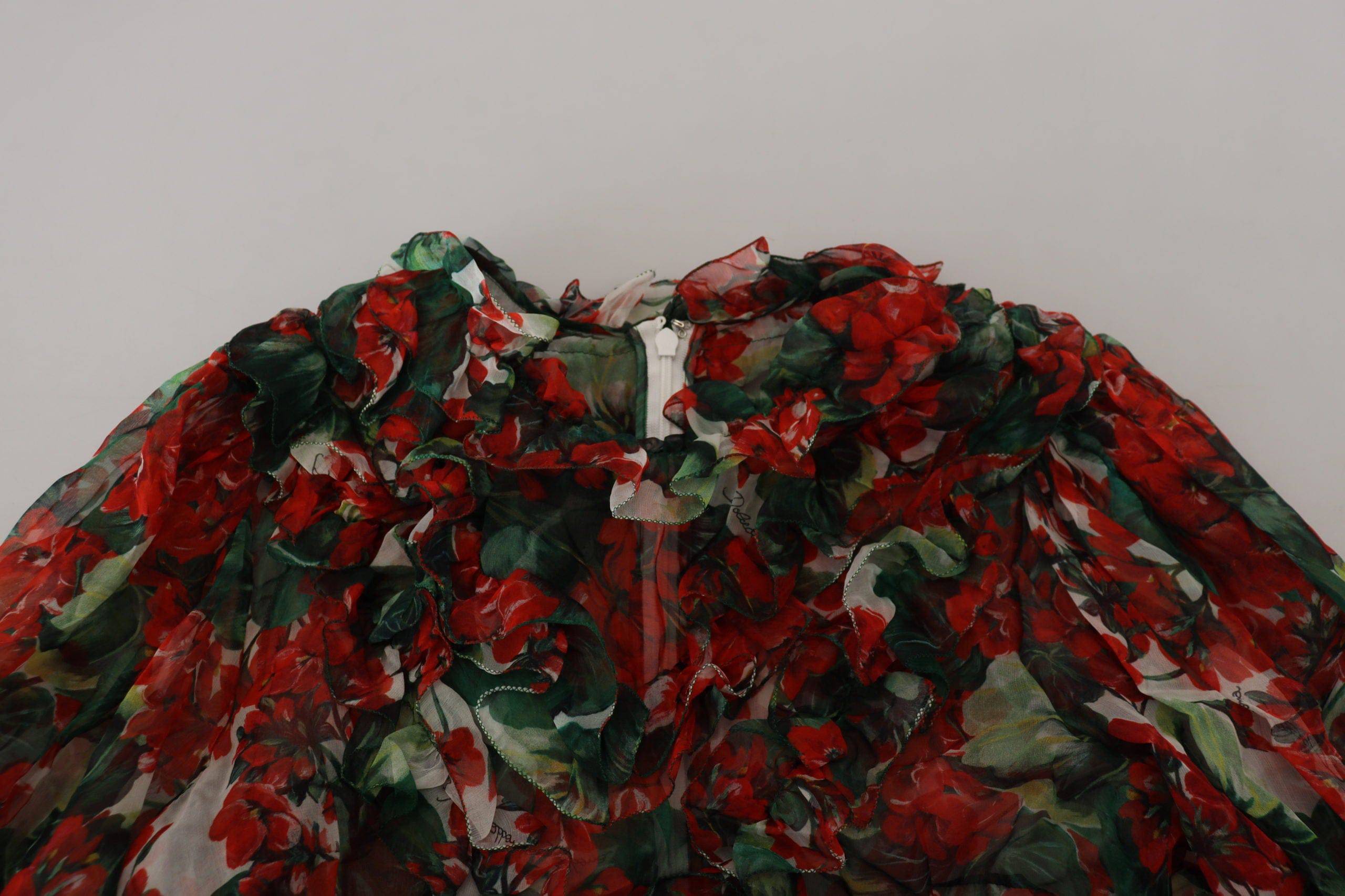 Robe longue en ligne A à fleurs multicolores Dolce & Gabbana, style élégant et féminin, longueur au genou.
