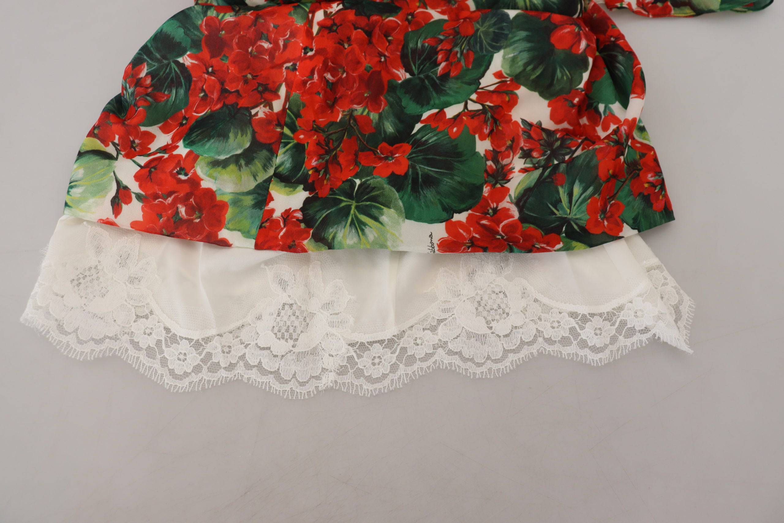 Robe midi en soie multicolore avec motif de géranium, robe droite Dolce & Gabbana, élégante et raffinée.