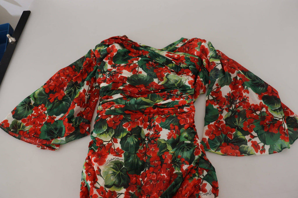 Robe mi-longue en soie multicolore à geranium, robe droite Dolce & Gabbana avec motifs floraux élégants.