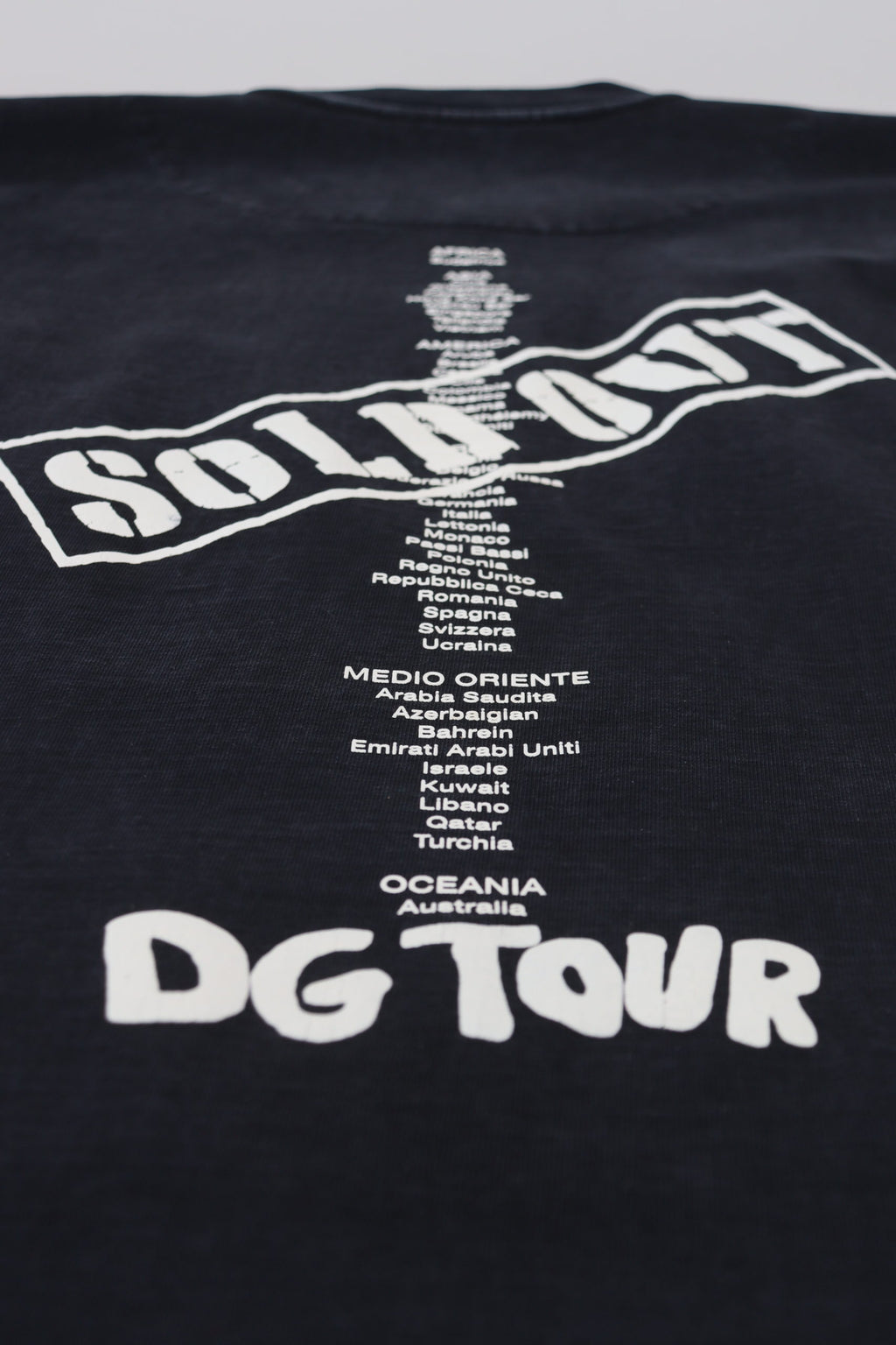 T-shirt en coton noir à col rond Dolce & Gabbana D&G, mode élégante, vue de face avec logo discret visible.