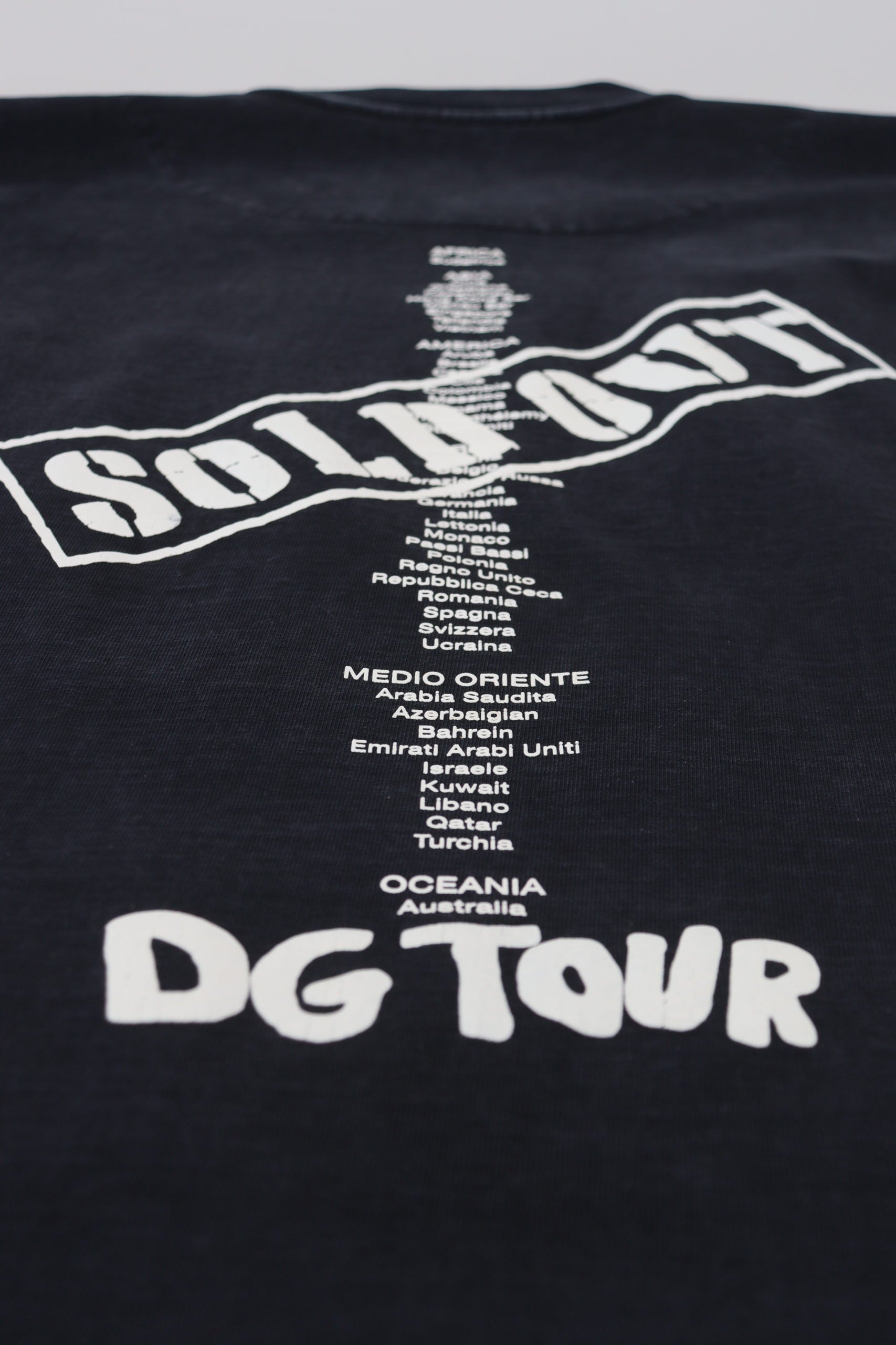 T-shirt en coton noir à col rond Dolce & Gabbana D&G, mode élégante, vue de face avec logo discret visible.