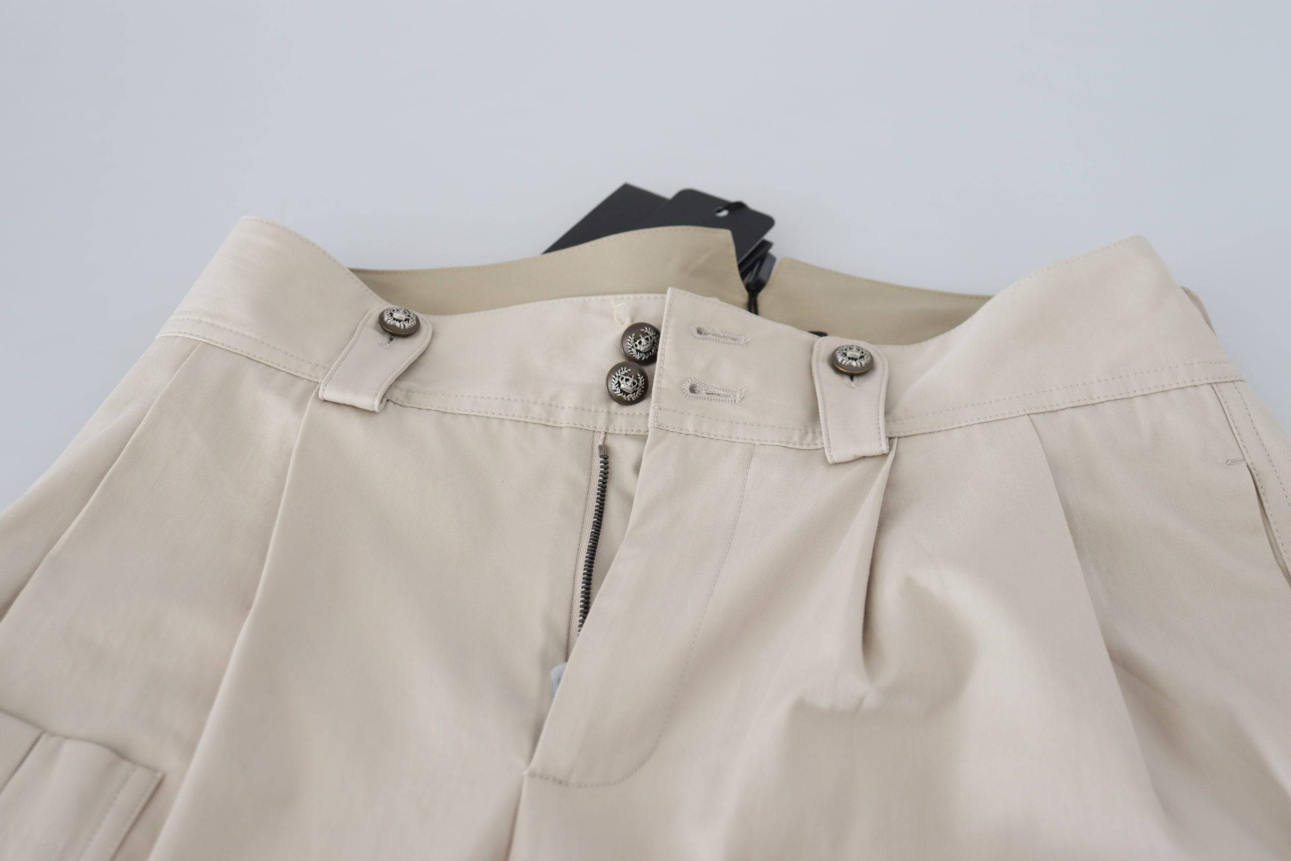 Pantalon beige à taille haute pour femmes de Dolce & Gabbana, coupe élégante et tissu fluide, visible sur l'image.