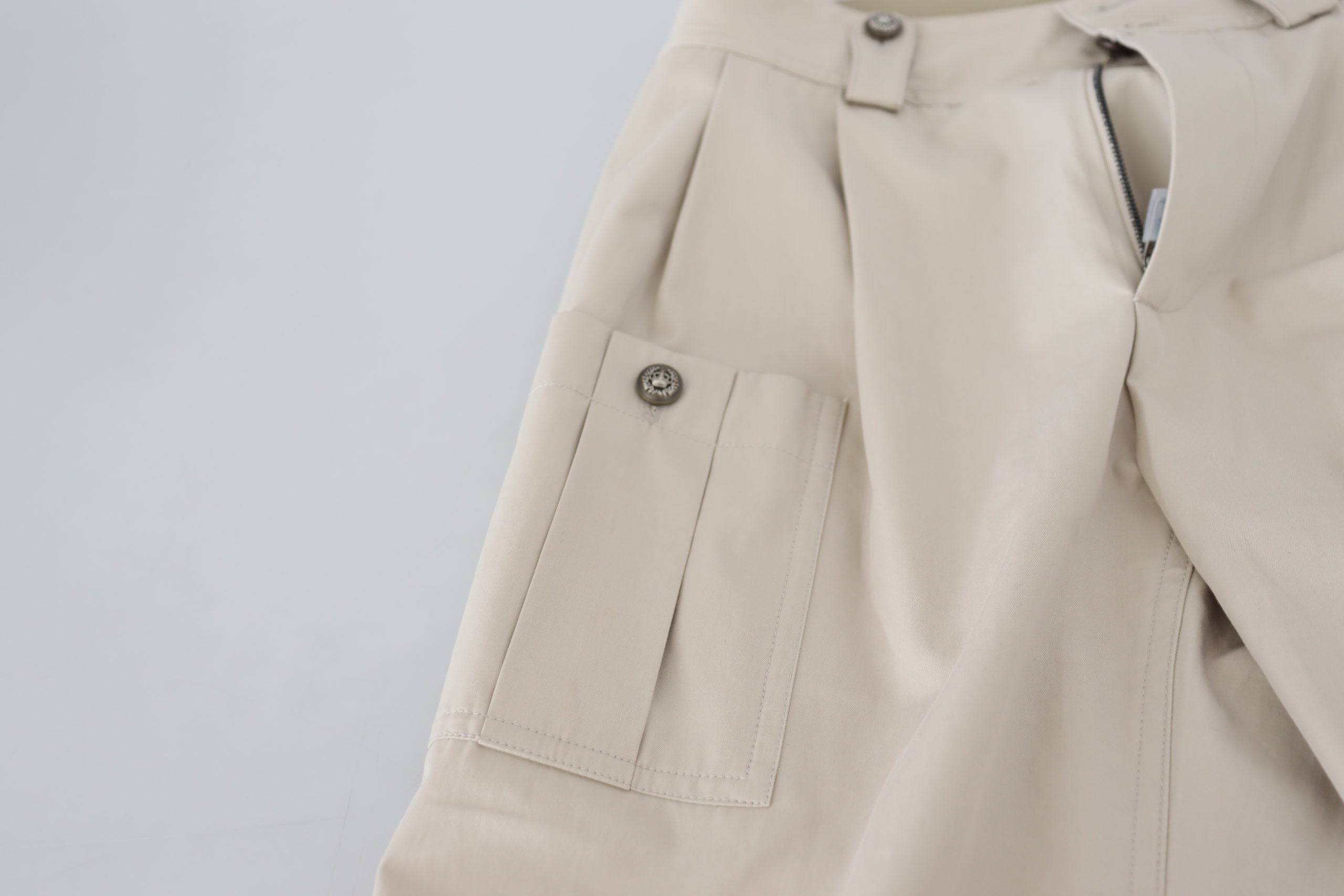 Pantalon beige à taille haute pour femmes de Dolce & Gabbana, coupe élégante et tissu fluide.