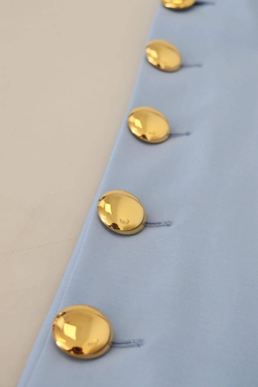 Pantalons larges à boutons Light Blue de Dolce & Gabbana, style élégant, en tissu léger, vue de face.