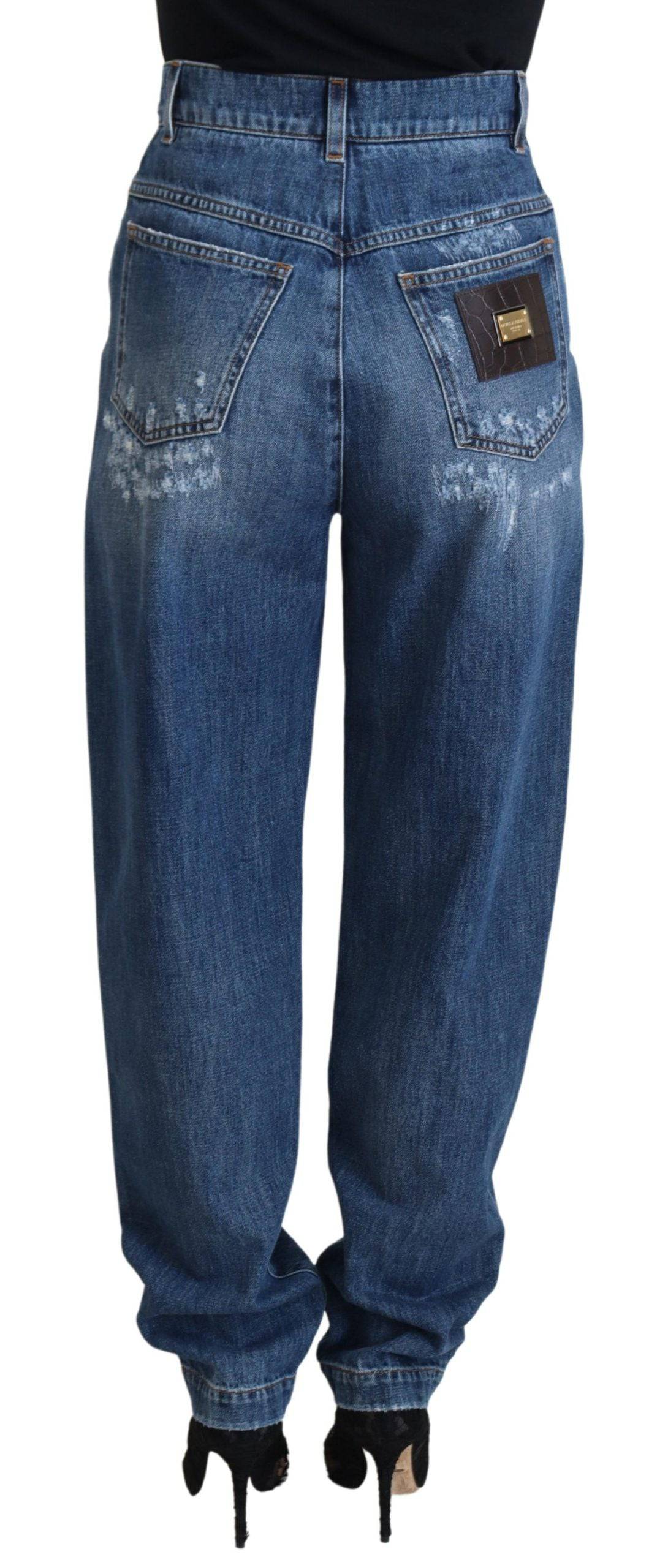 Jeans en denim délavé et usé Dolce & Gabbana, coupe déchirée, en coton bleu, style tendance et décontracté.