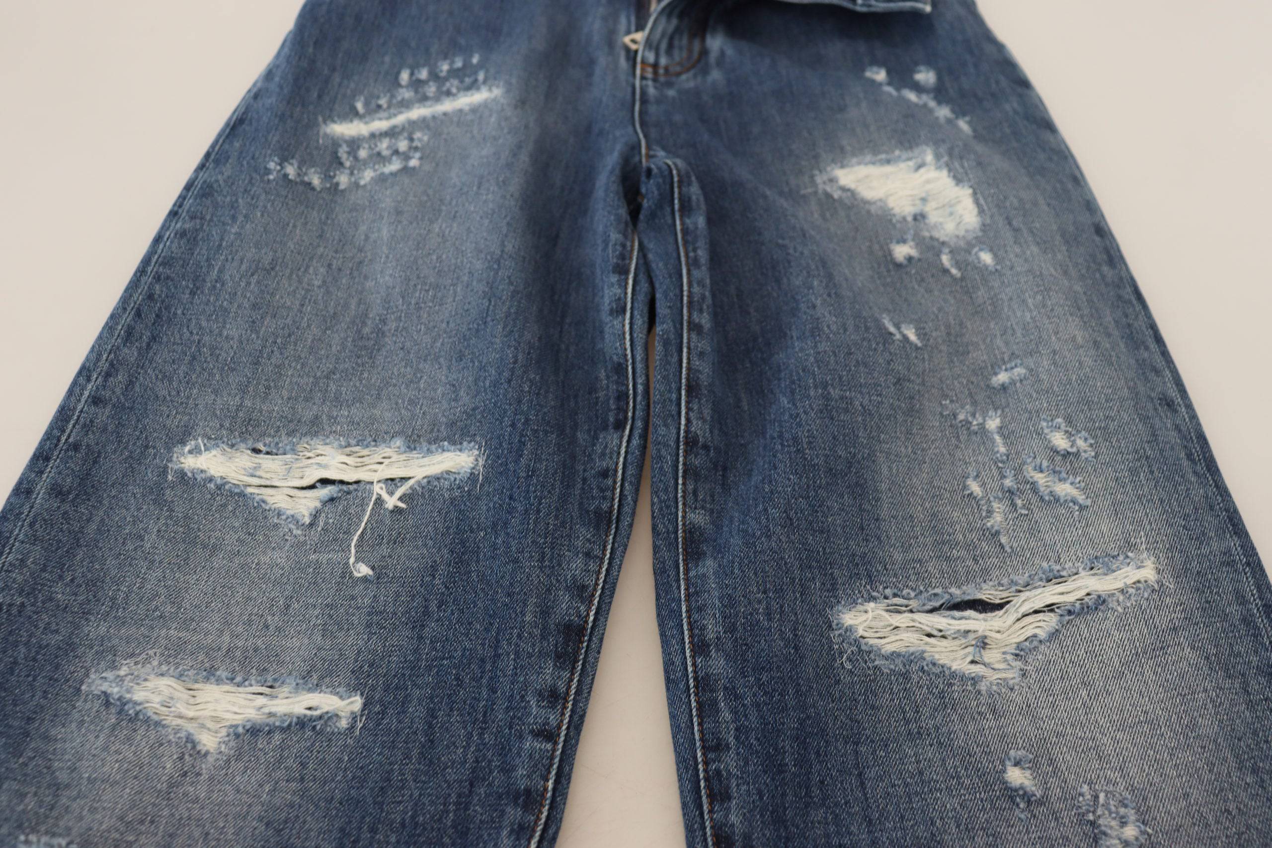 Jeans en denim déchiré en coton lavé bleu de Dolce & Gabbana, style décontracté et tendance.