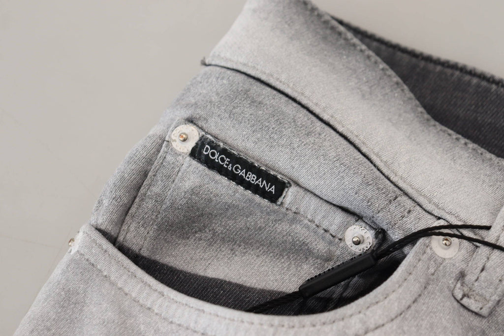 Jeans homme slim gris délavé Dolce & Gabbana en denim, style skinny, visible sur l'image.