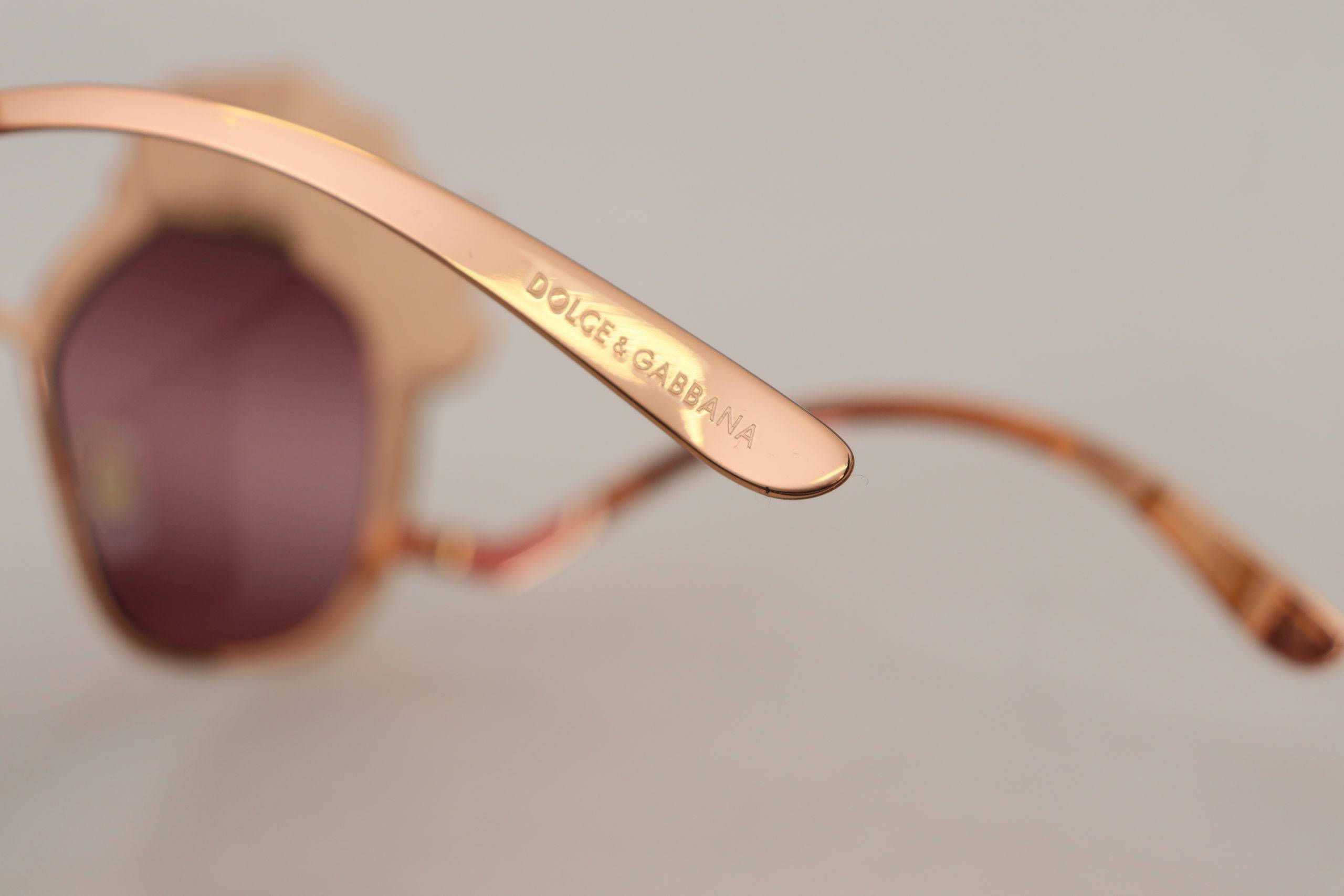 Lunettes de soleil Dolce & Gabbana avec broderie en sequins roses dorés et détails élégants, modèle DG2202.