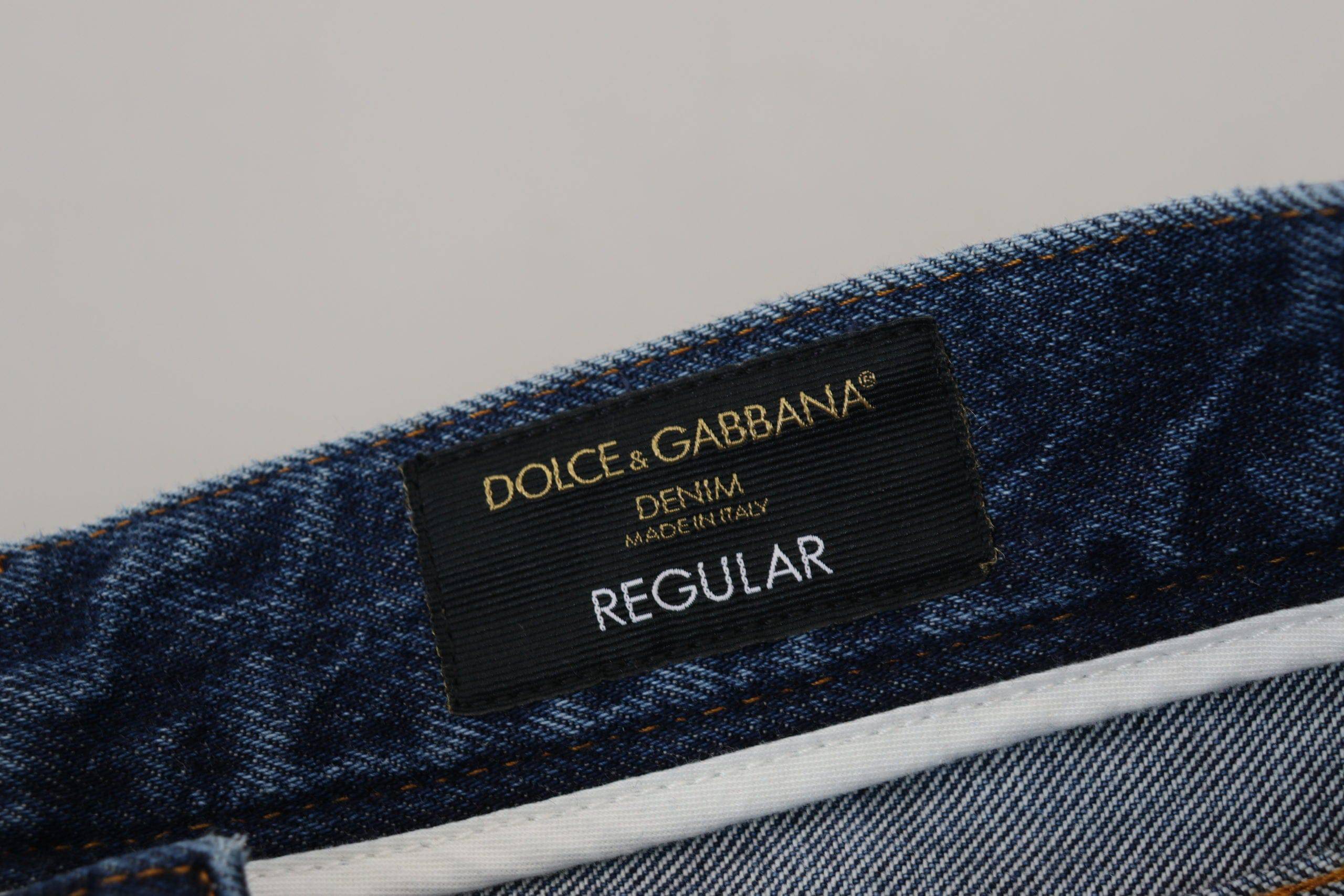 Jeans en denim bleu pour homme de Dolce & Gabbana avec détails déchirés, coton de haute qualité, style décontracté.