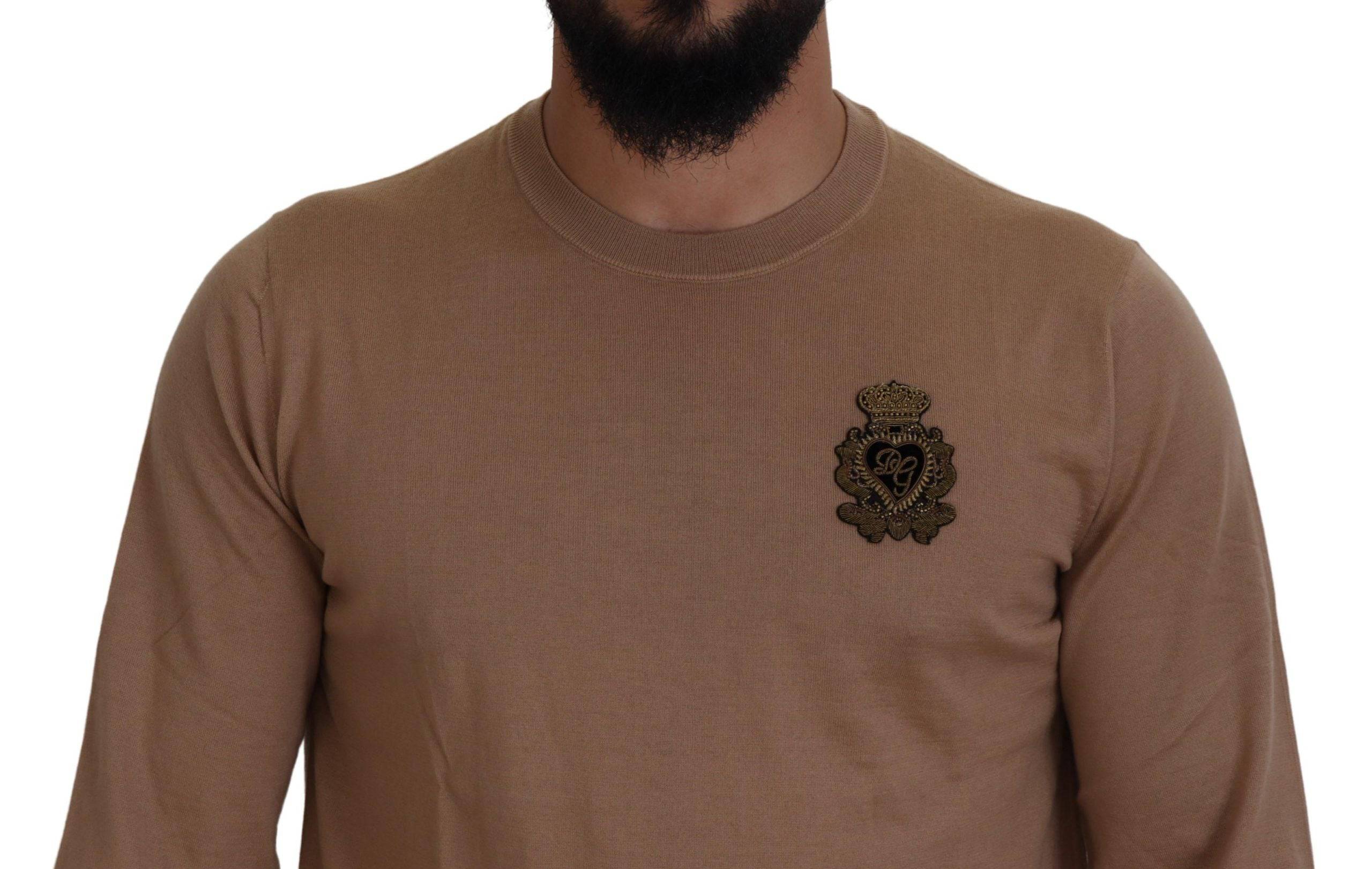 Pull en cachemire beige avec logo couronne Dolce & Gabbana, pull élégant et confortable, vue de face.