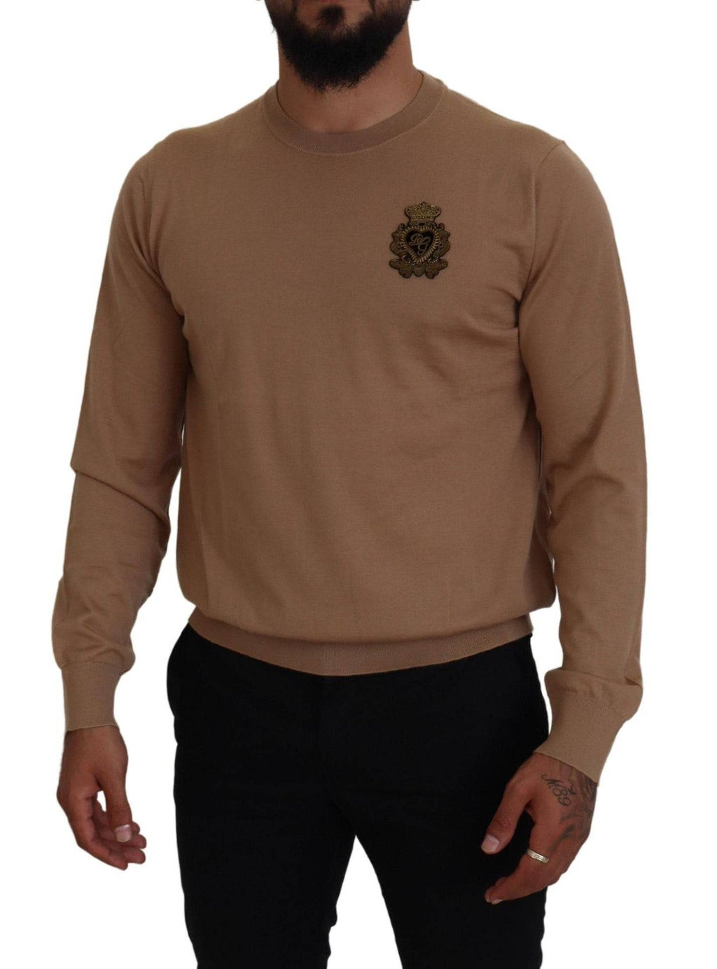 Pull-over Dolce & Gabbana en cachemire beige avec logo couronne, doux et élégant, vue de face sur fond neutre.