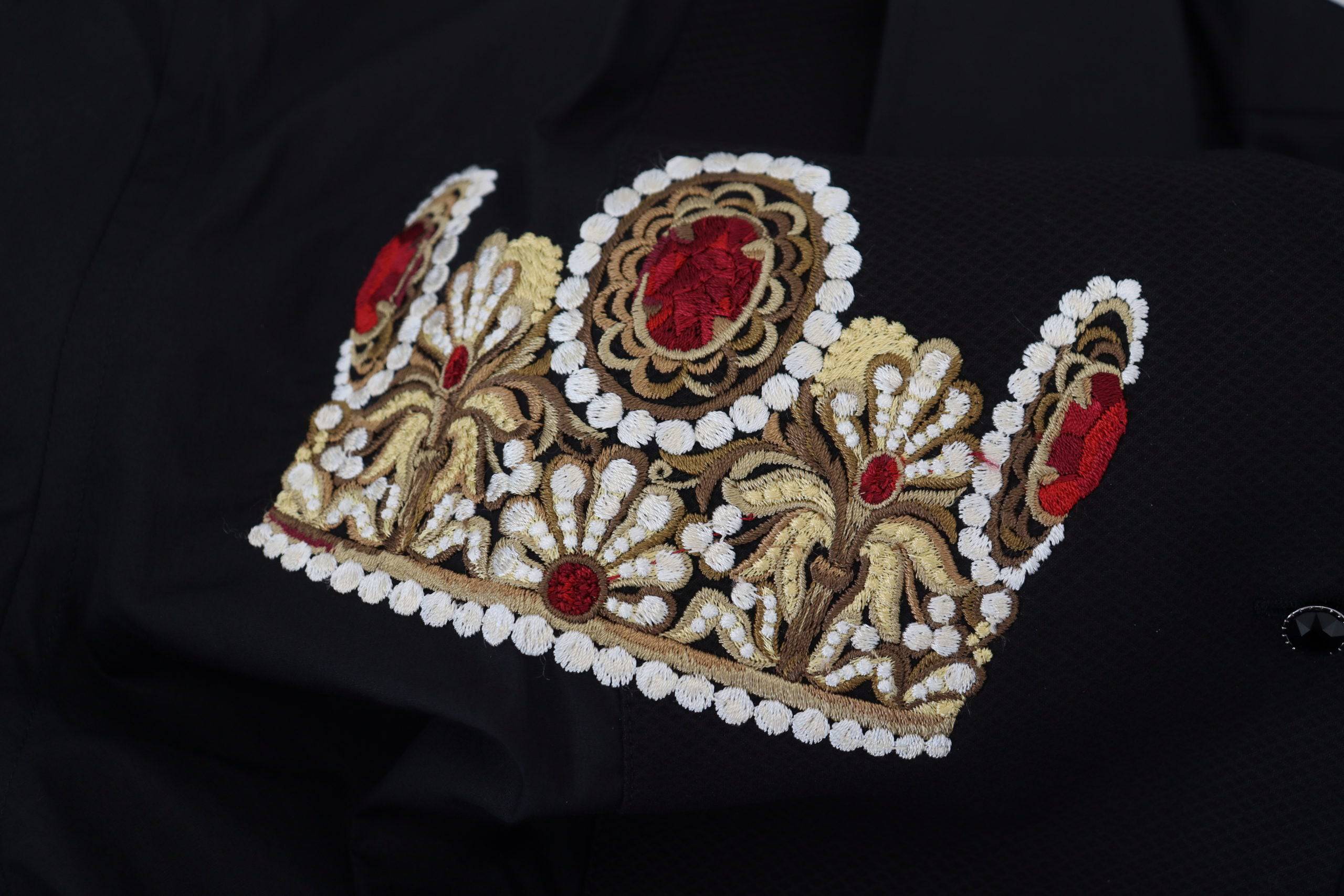 Chemise formelle Dolce & Gabbana noire avec or, coupe slim, décoration couronne élégante, en tissu de haute qualité.