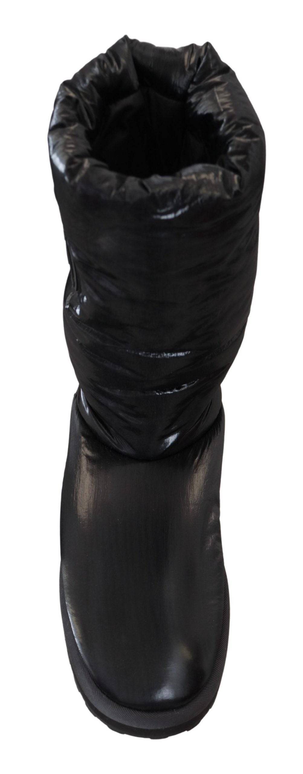 Bottes noires Dolce & Gabbana, en cuir rembourré, jusqu’au mollet, chaudes pour l’hiver, style élégant et moderne.