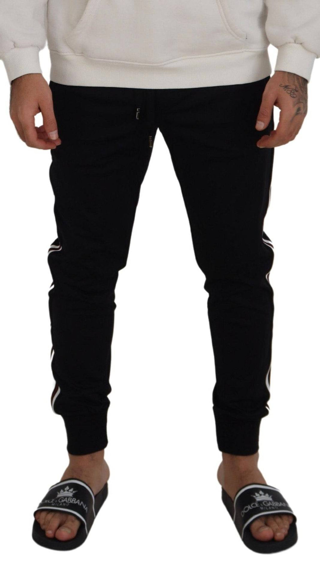 Pantalons jogger pour homme Dolce & Gabbana noirs avec motif DG, confortables, en tissu doux, visible en gros plan sur l'image.