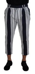 Pantalons courts en coton blanc à rayures Dolce & Gabbana, style décontracté et élégant, porté avec une coupe ajustée.