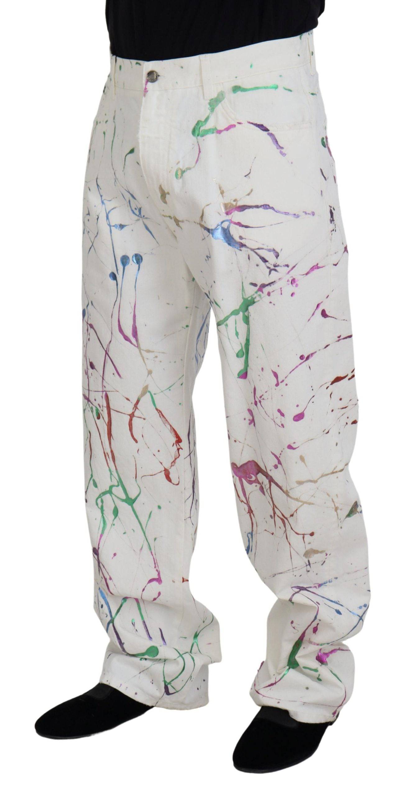 Pantalons en denim blanc Dolce & Gabbana avec imprimé éclaboussure de couleurs, coupe classique et détails tendance.