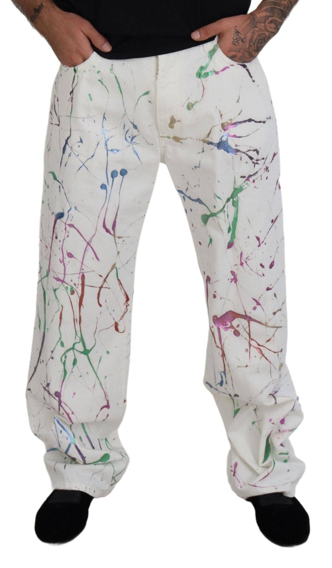 Pantalon en denim blanc Dolce & Gabbana avec impression colorée, coton, style décontracté et tendance, visible en gros plan.