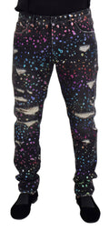 Jeans en denim déchiré noir à imprimé multicolore de Dolce & Gabbana, style tendance et détails déchirés visibles.