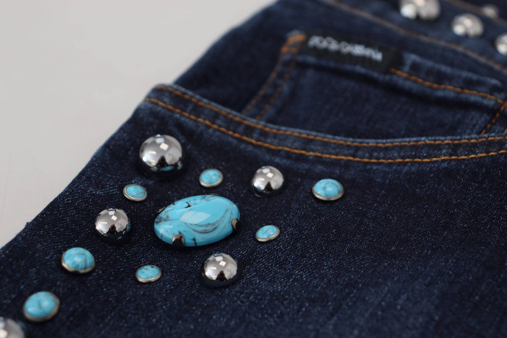 Jeans en denim bleu Dolce & Gabbana à taille basse, avec clous, en coton, mode tendance et style décontracté.