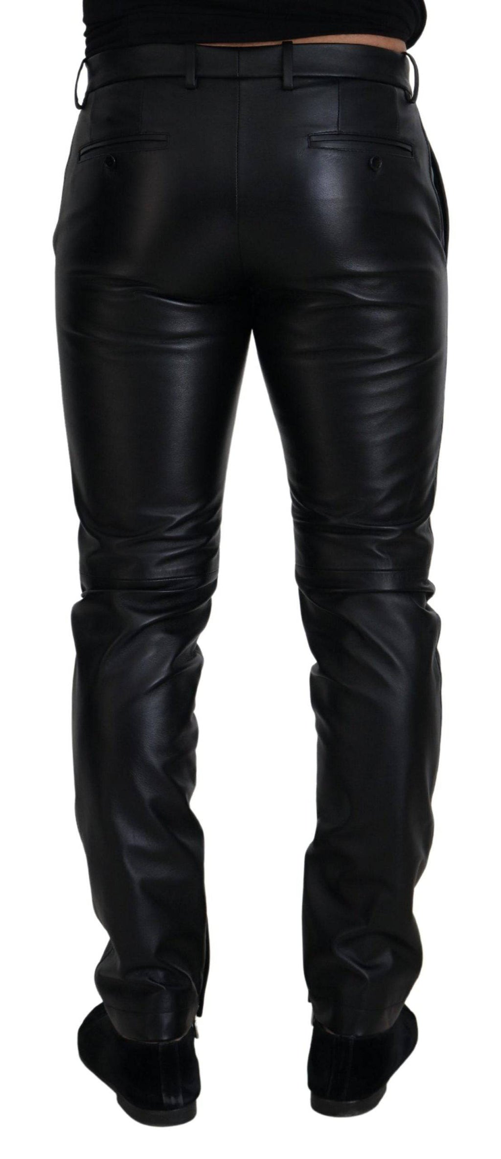 Pantalons skinny noirs en tissu brillant extensible de Dolce & Gabbana, vue en gros plan.