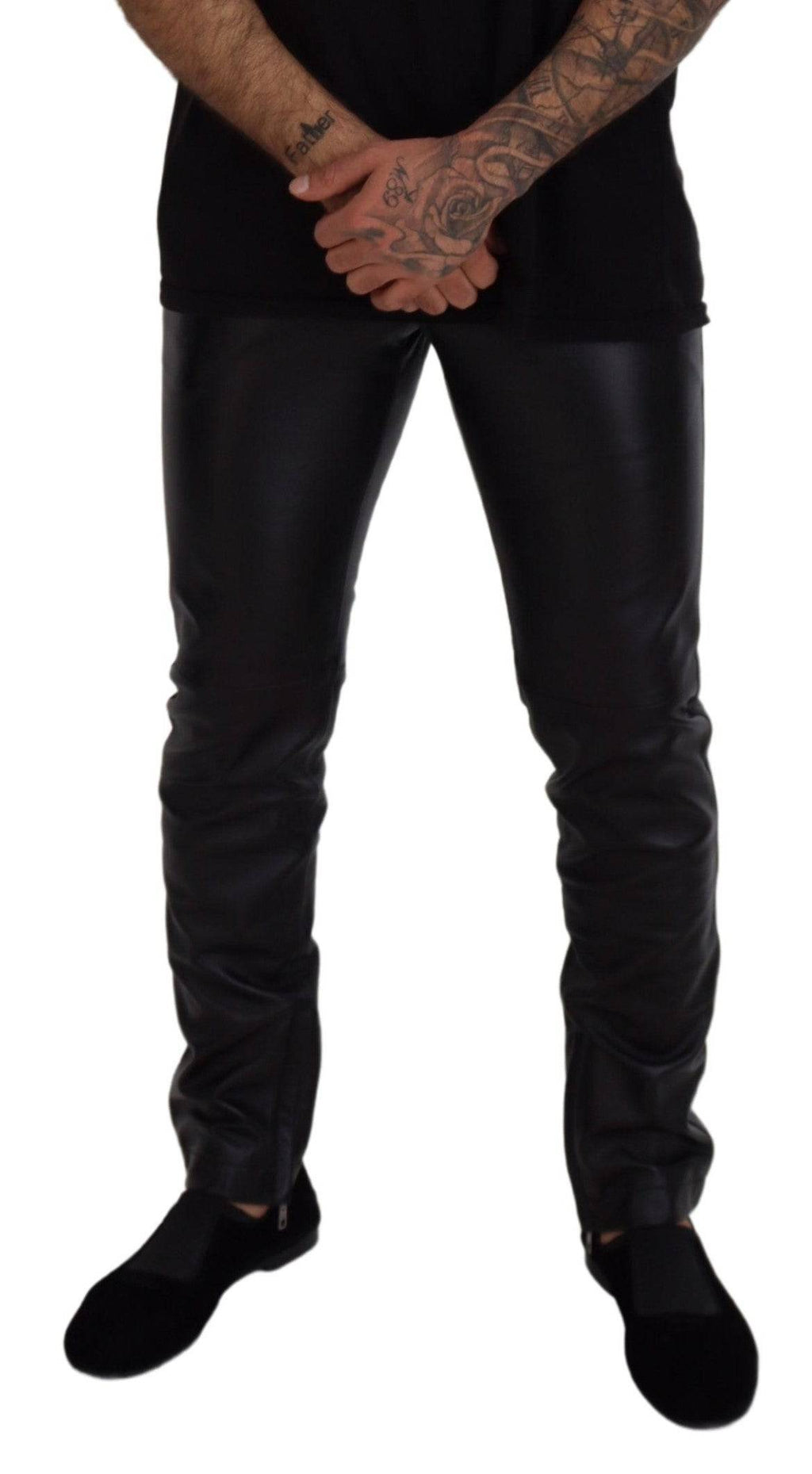 Pantalon skinny en tissu brillant noir de Dolce & Gabbana, coupe moulante et stretch, mode élégante et sophistiquée.