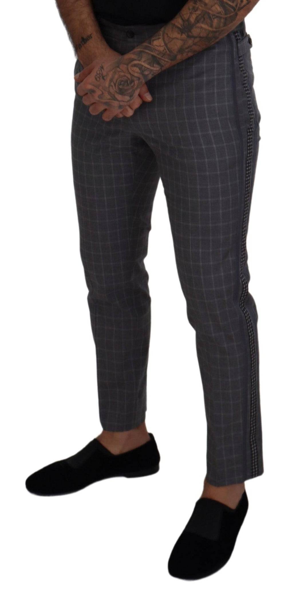 Pantalon chino en coton gris à carreaux de Dolce & Gabbana, style décontracté et élégant, vue de face.
