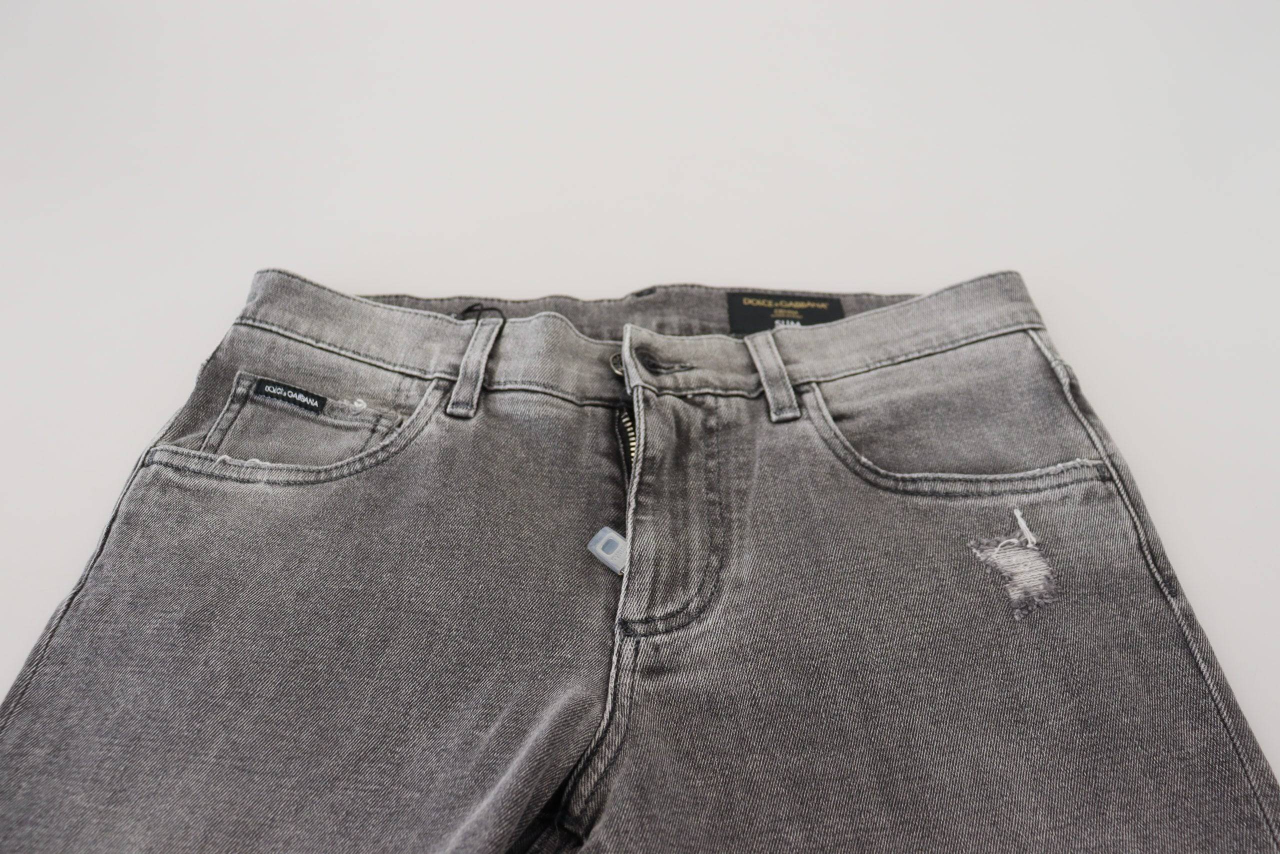 Jeans skinny en denim gris lavé de Dolce & Gabbana, tissu en coton, ajustement moulant et détails élégants.