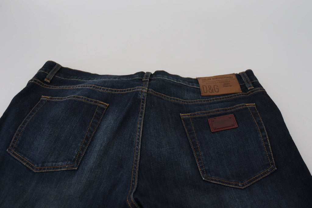 Jeans en denim bleu droit Dolce & Gabbana en coton, style décontracté, visibles avec poches et fermeture devant.