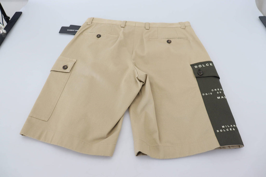 Shorts cargo beige en coton de Dolce & Gabbana, bermuda décontracté avec poches latérales et ceinture ajustable.