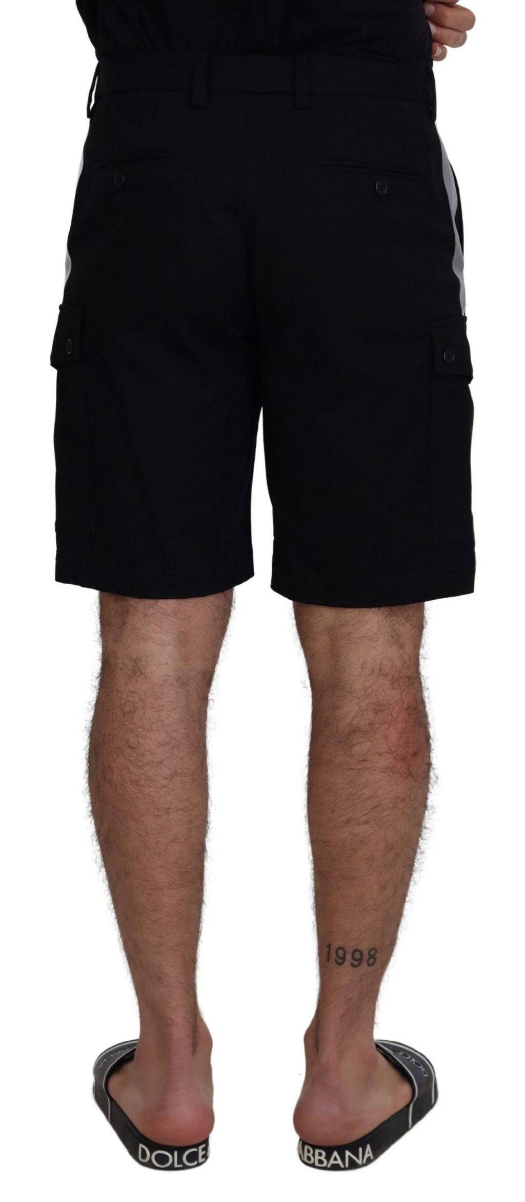 Shorts cargo bermuda noires de Dolce & Gabbana, style décontracté, poches latérales, tissu léger, parfait pour un look casual.