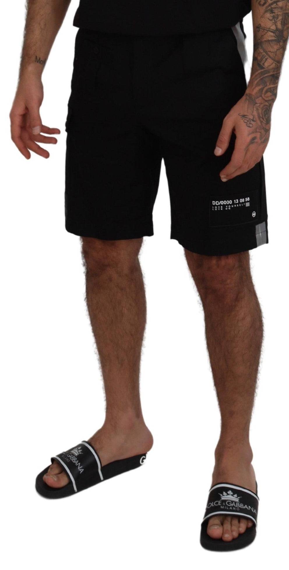 Shorts Bermuda cargo noirs Dolce & Gabbana, style décontracté et élégant, avec poches latérales et ceinture ajustable.