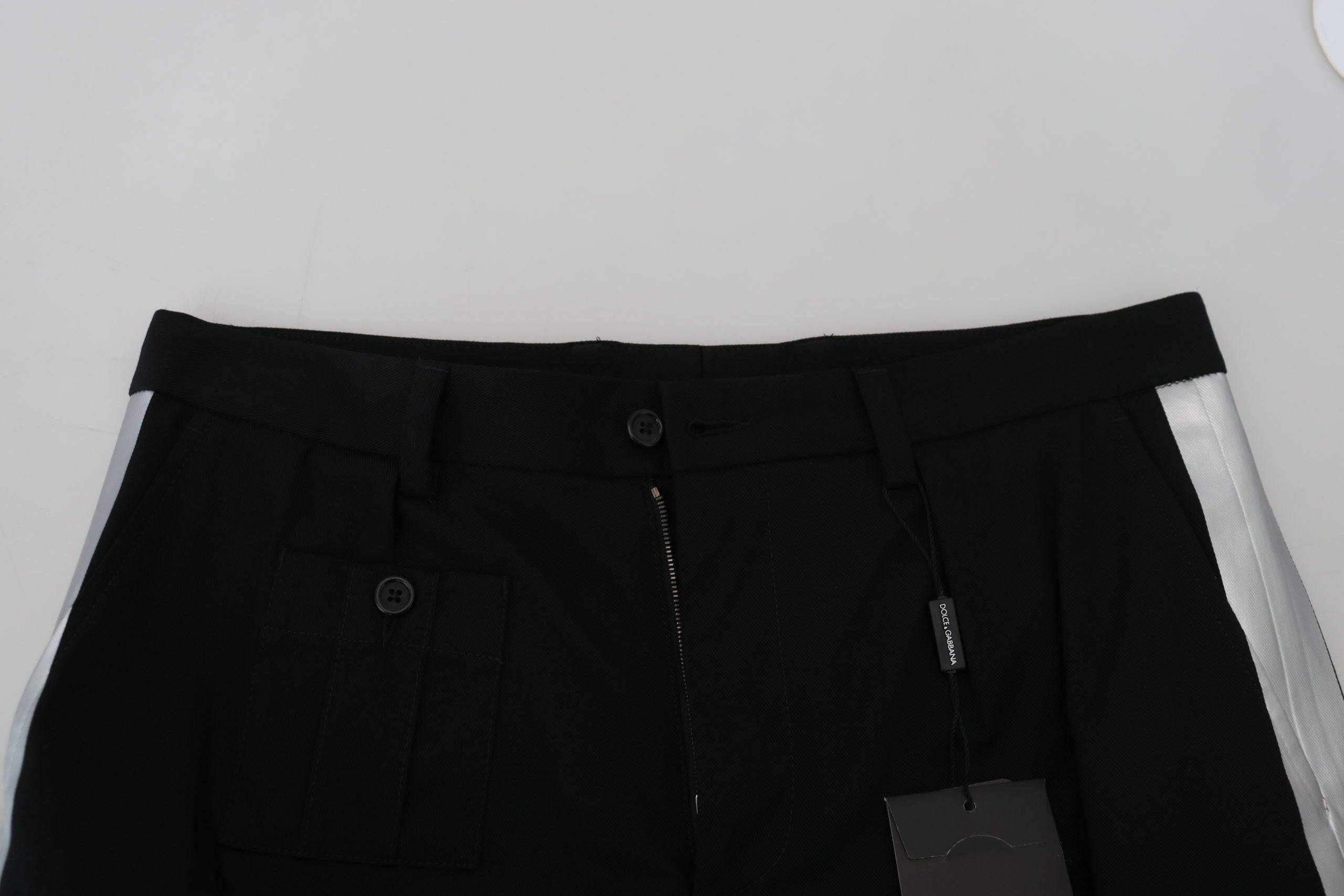 Shorts cargo Bermuda noirs de Dolce & Gabbana, style décontracté et casual, en tissu léger avec détails pratiques.