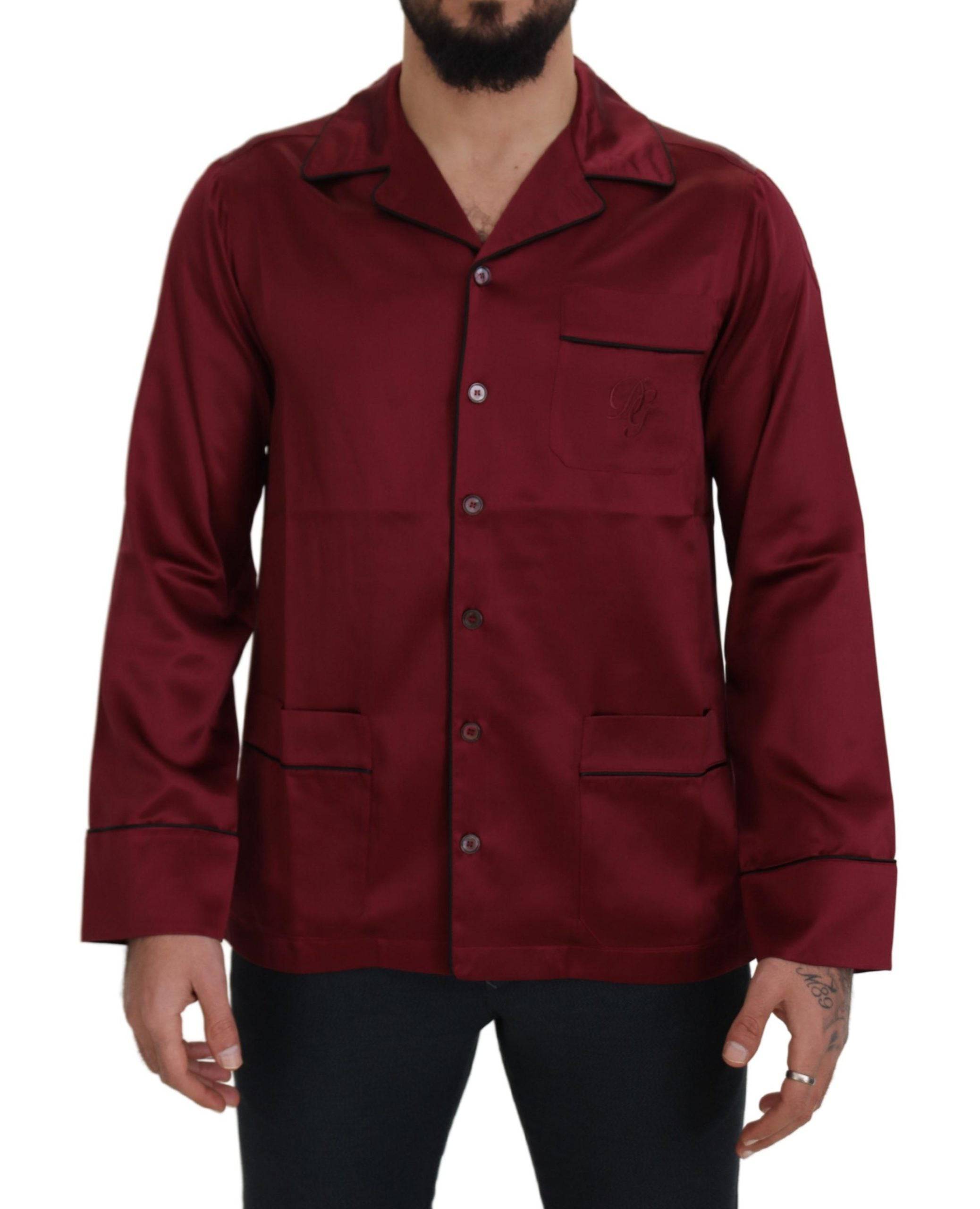 Chemise de pyjama en soie rouge Dolce & Gabbana, haut de détente élégant et confortable, avec tissu fluide et finition soignée.
