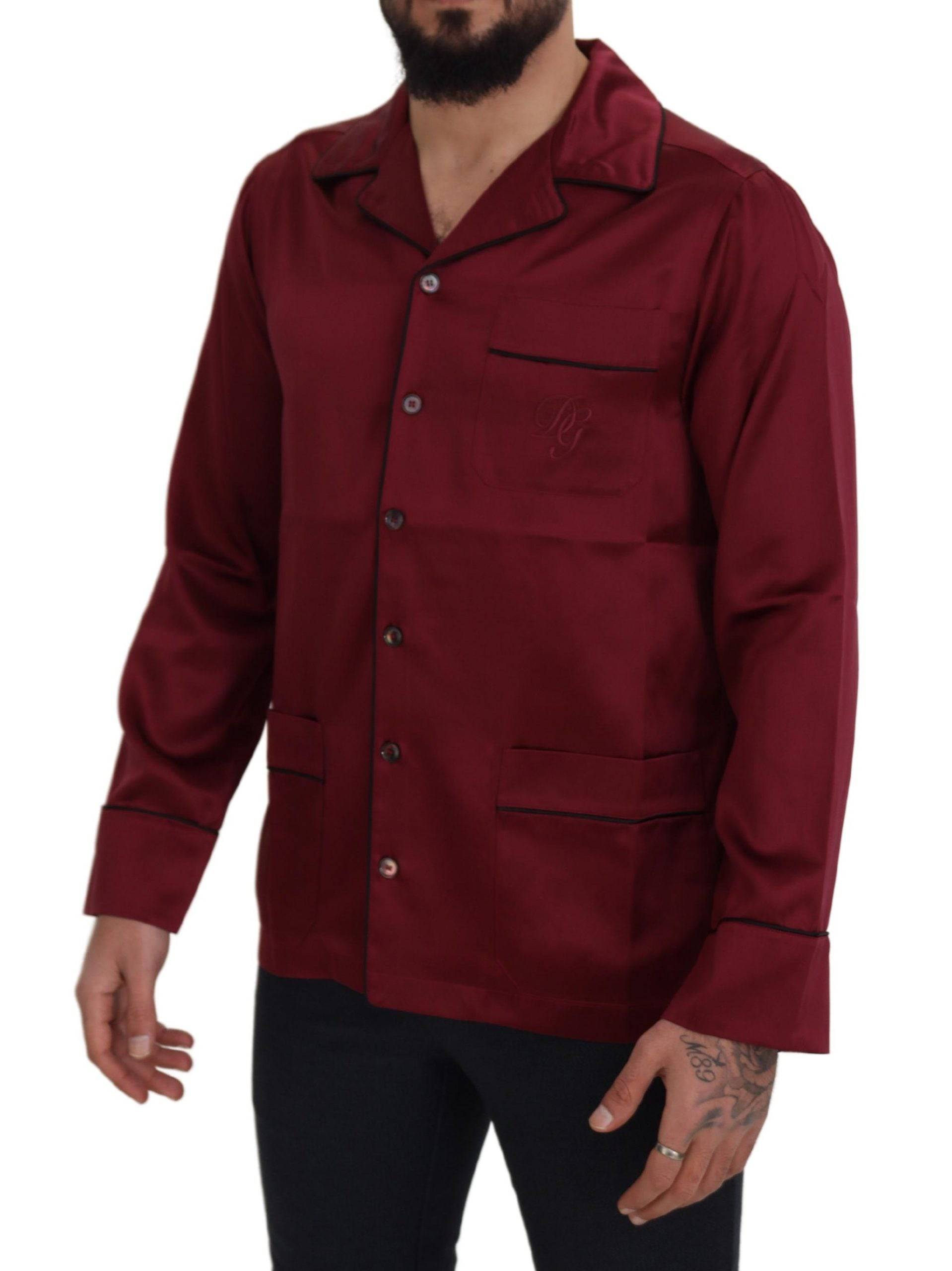Chemise de pyjama en soie rouge Dolce & Gabbana, haut de détente élégante et confortable.