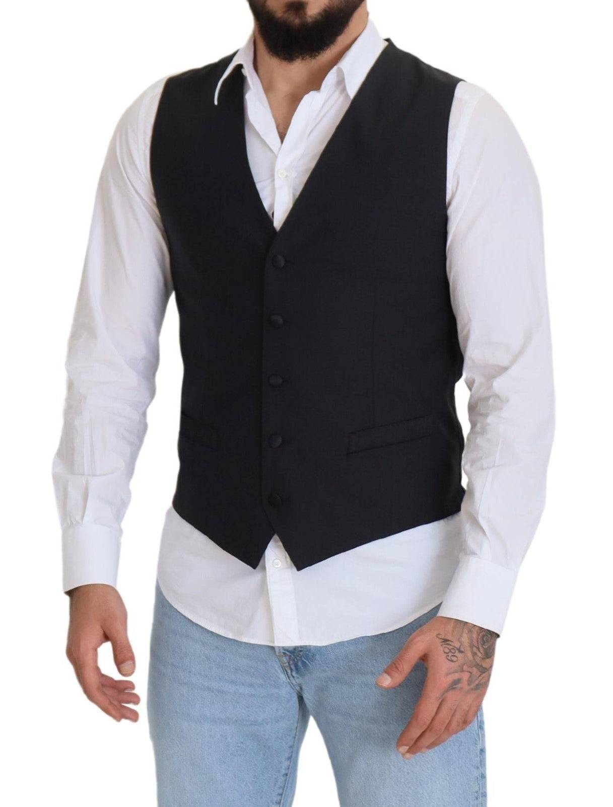 Gilet formel en laine noire Dolce & Gabbana avec taille stretch, porté comme vêtement élégant et sophistiqué.