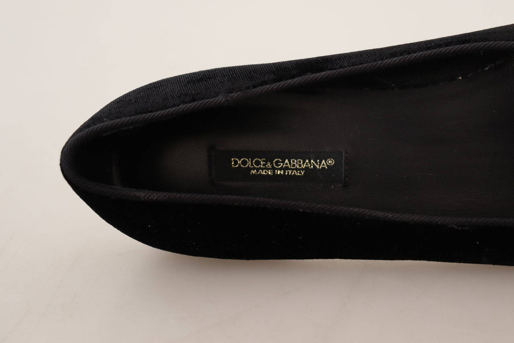 Chaussures plates Dolce & Gabbana DG Sacred Heart en noir avec patch, vue de face, chaussures slip-on élégantes et confortables.