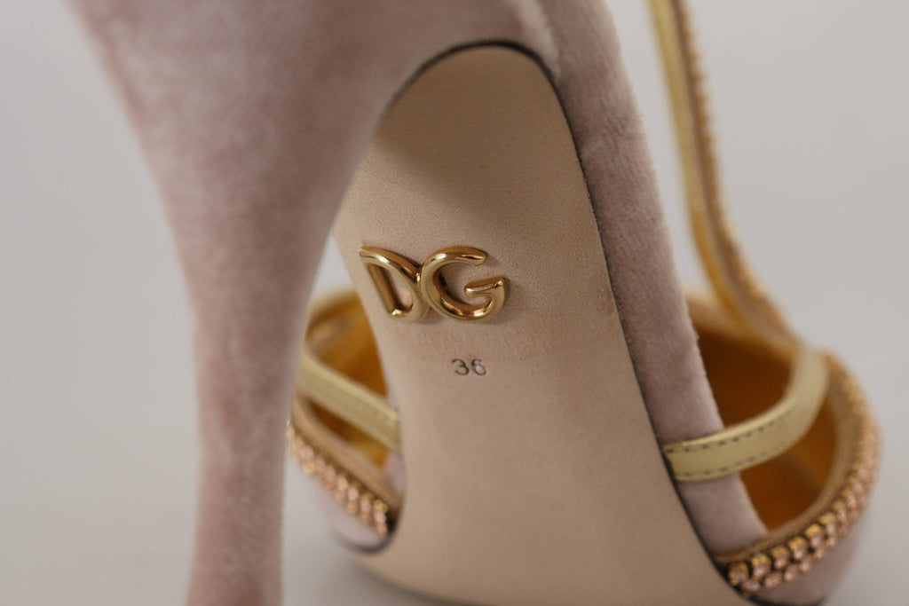 Escarpins T-strap roses en cristal rose de Dolce & Gabbana, chaussures élégantes avec talons et détails brillants.