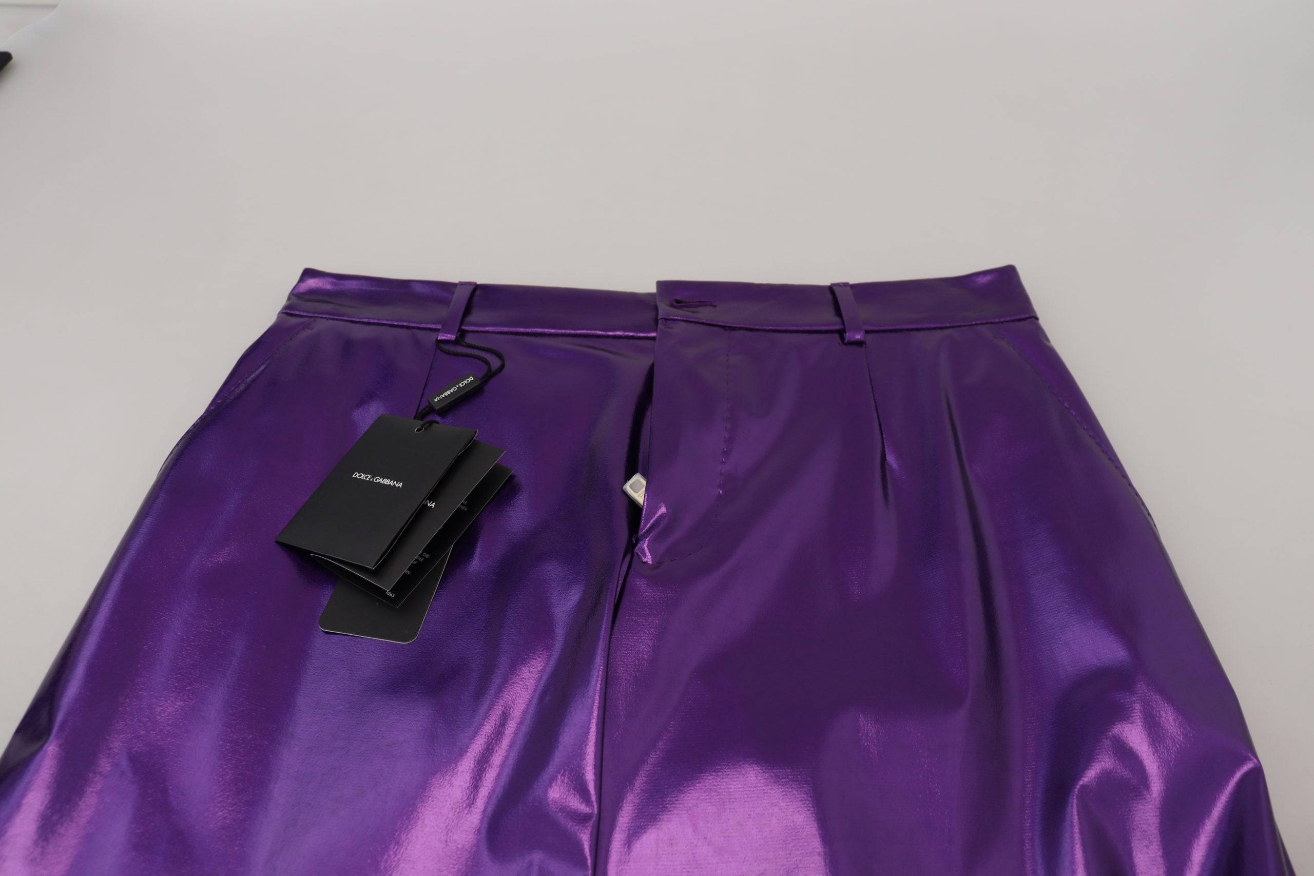 Pantalon casual pour homme Dolce & Gabbana violet brillant, style élégant et moderne, vue de face.