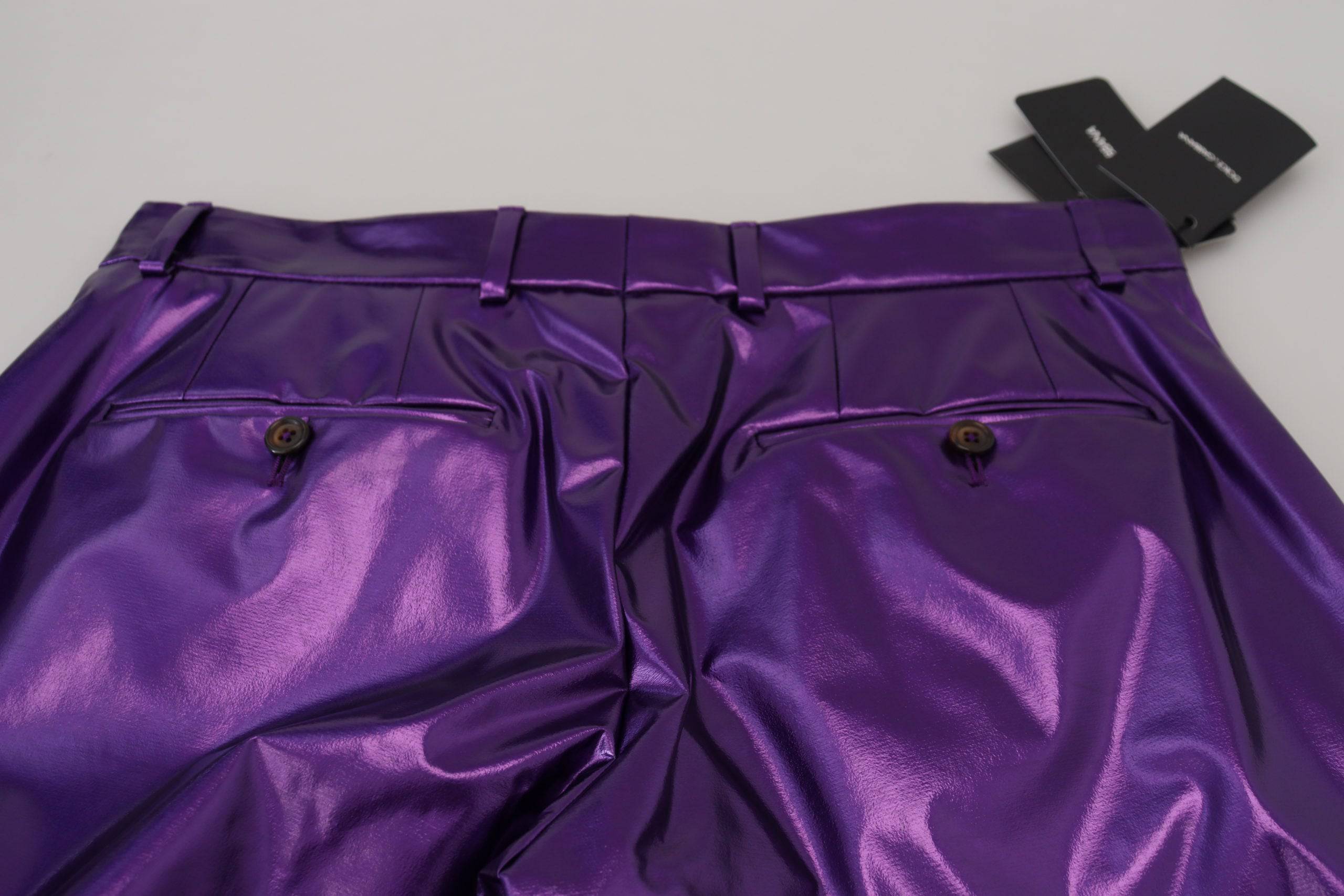Pantalon décontracté pour homme Dolce & Gabbana violet brillant, style casual avec fini élégant, visible sur l’image.