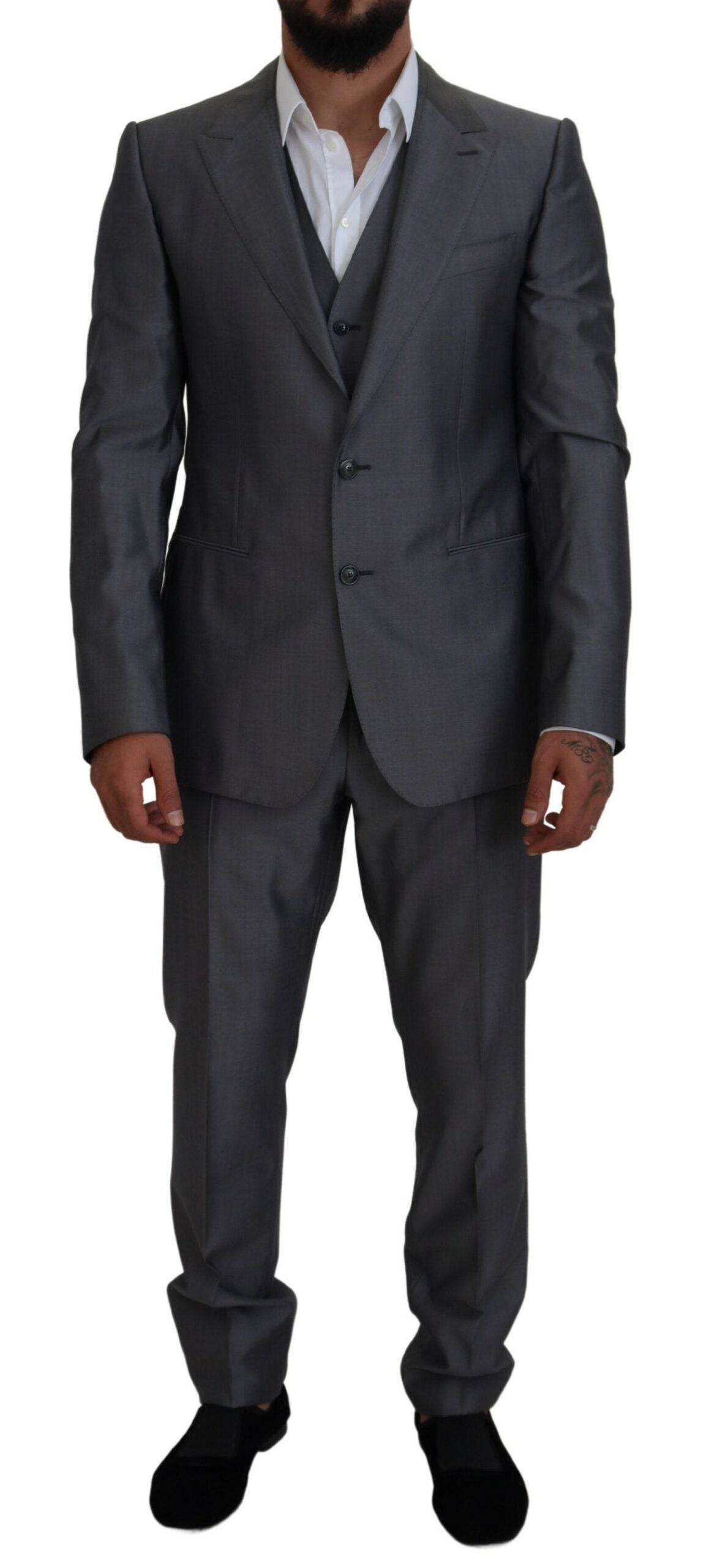 Costume gris Dolce & Gabbana Sicilia en 3 pièces, coupe slim fit, visible détails du tissu et de la veste.