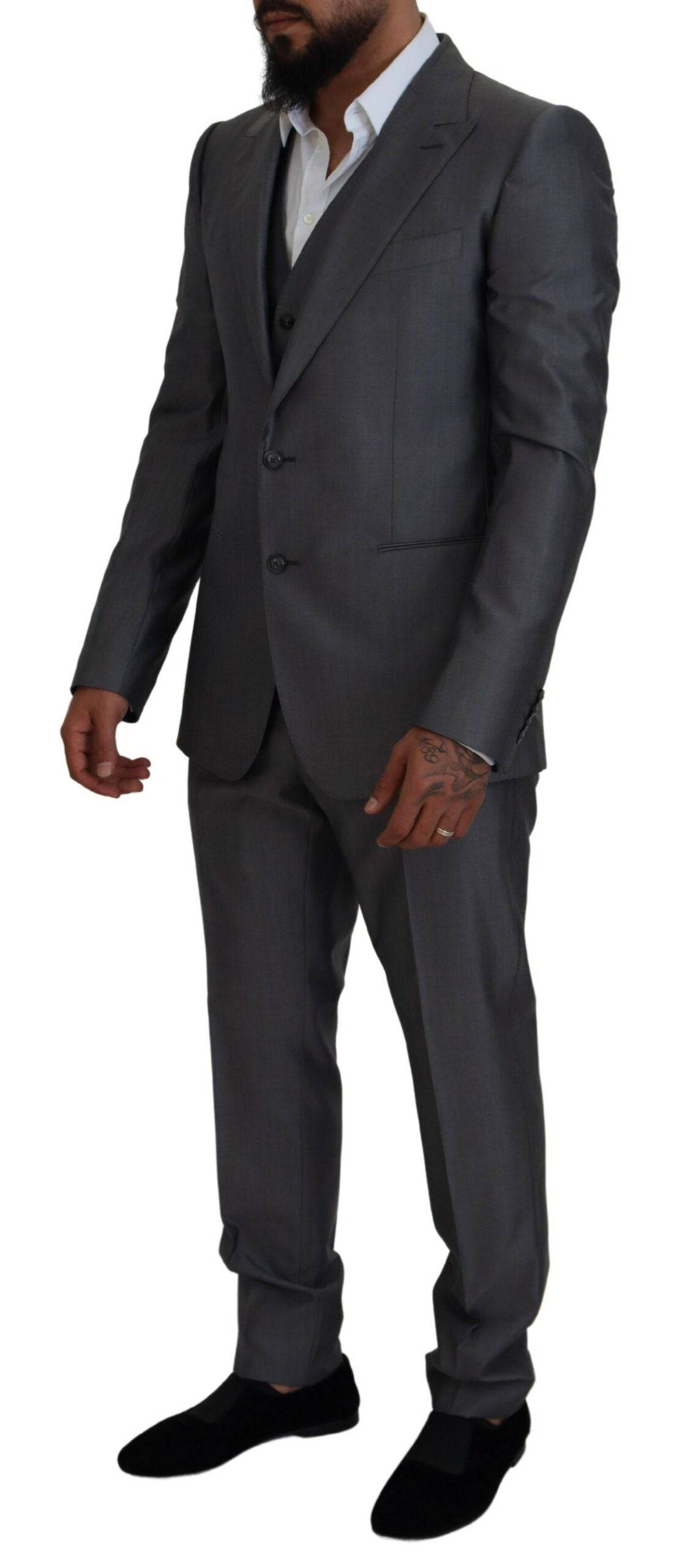 Costume gris Dolce & Gabbana Sicilia en trois pièces, coupe slim-fit, vue de face avec détails du tissu et de la veste.