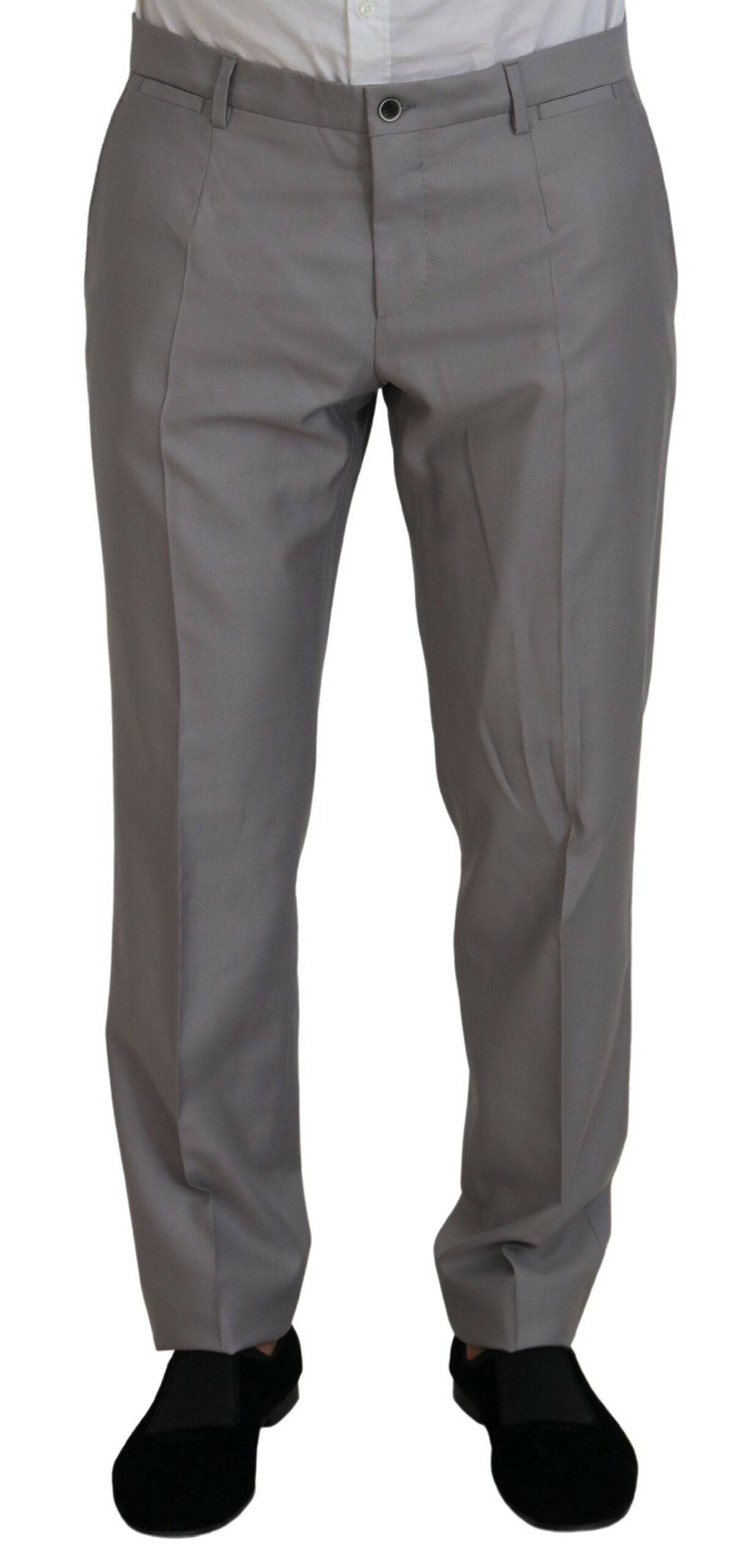 Costume trois pièces en laine et soie gris argenté de Dolce & Gabbana, coupe slim fit, vestiaire élégant et sophistiqué.