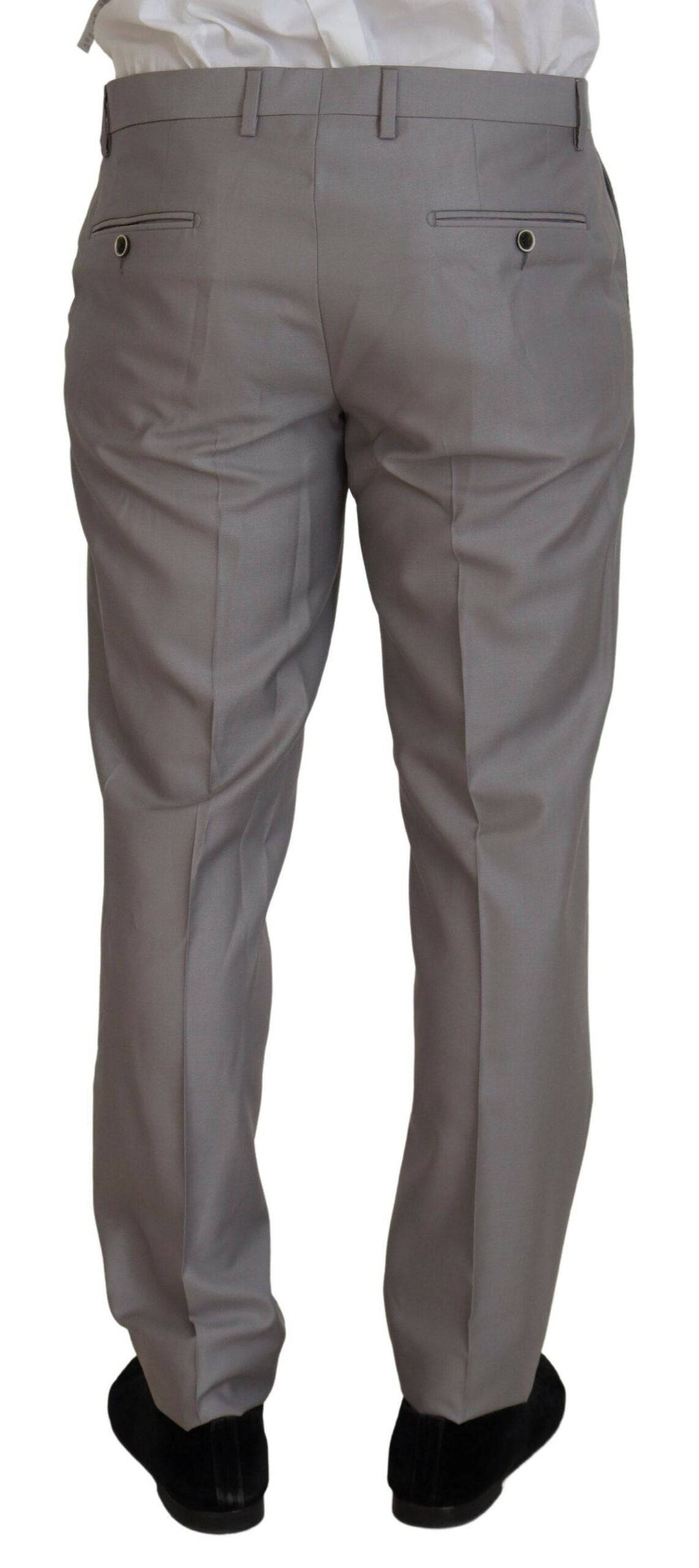 Costume trois pièces en laine et soie gris argenté de Dolce & Gabbana, coupe slim, vue de face.