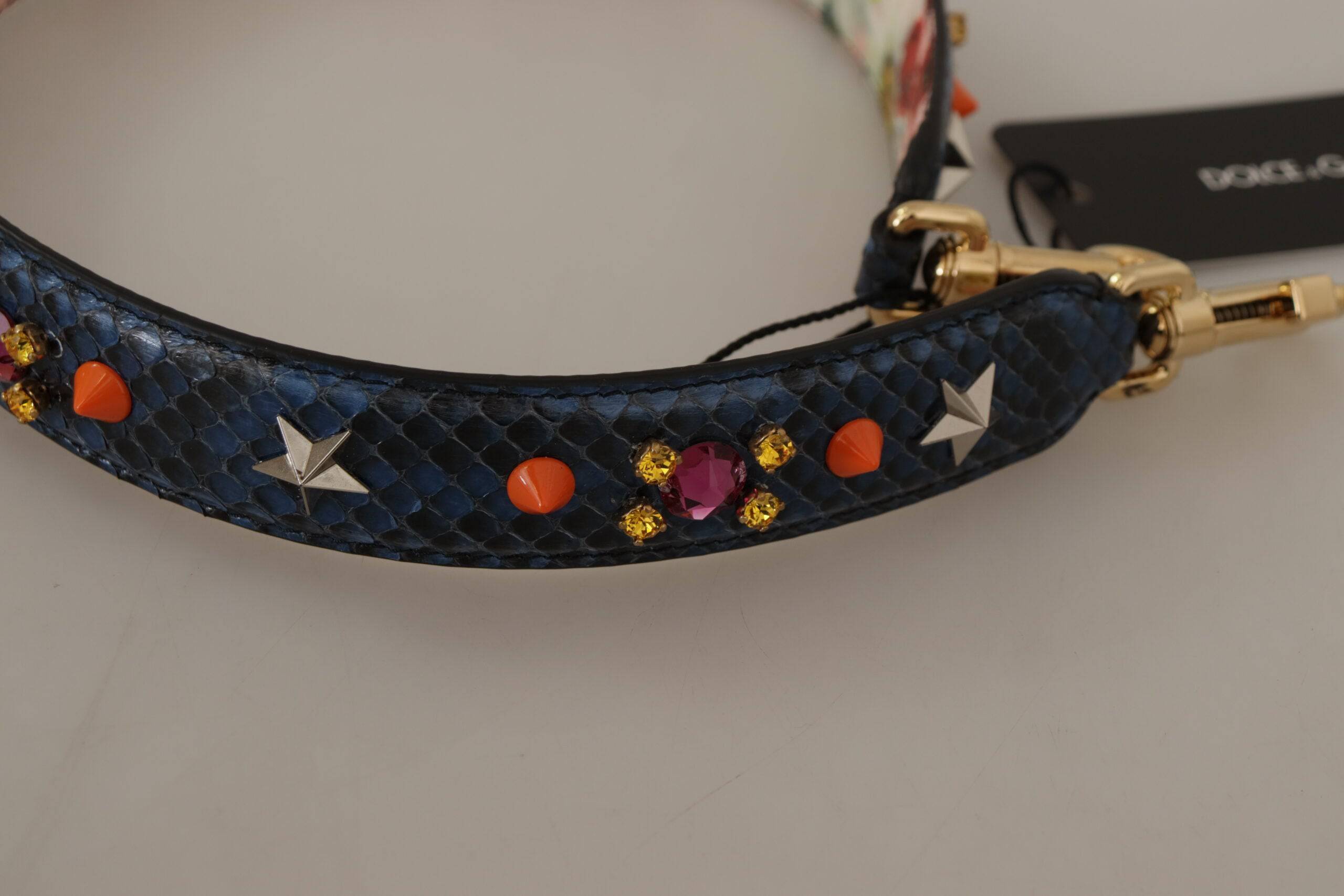 Sangle réversible en cuir exotique bleu avec cristaux pour sac à main Dolce & Gabbana, avec détails élégants et finition sophistiquée.