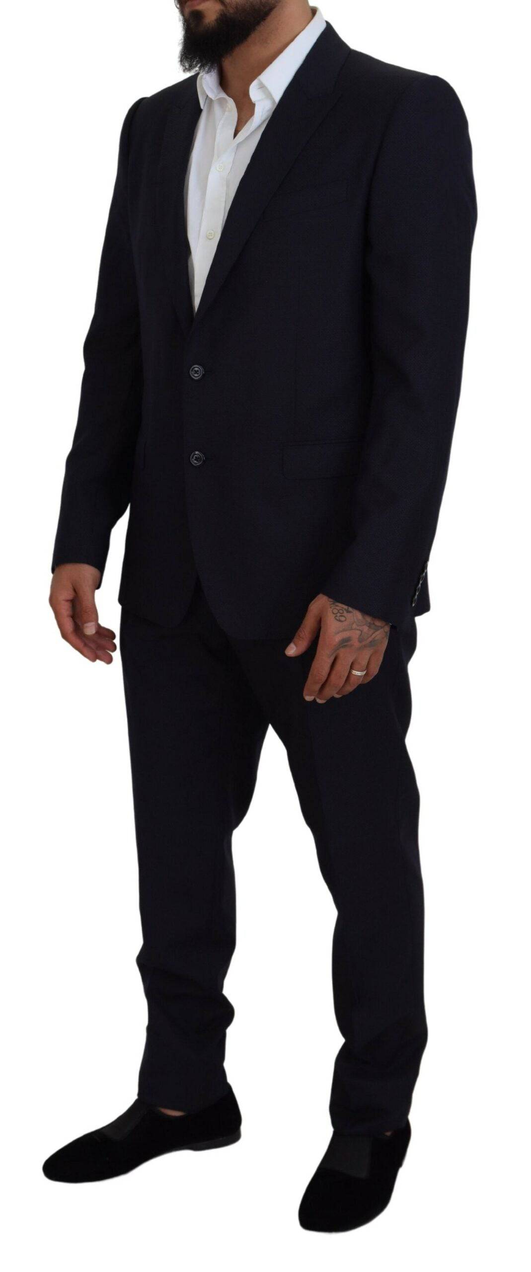 Costume bleu Dolce & Gabbana à deux pièces, veste croisée à boutonnières simples et pantalon assorti, style élégant et sophistiqué.
