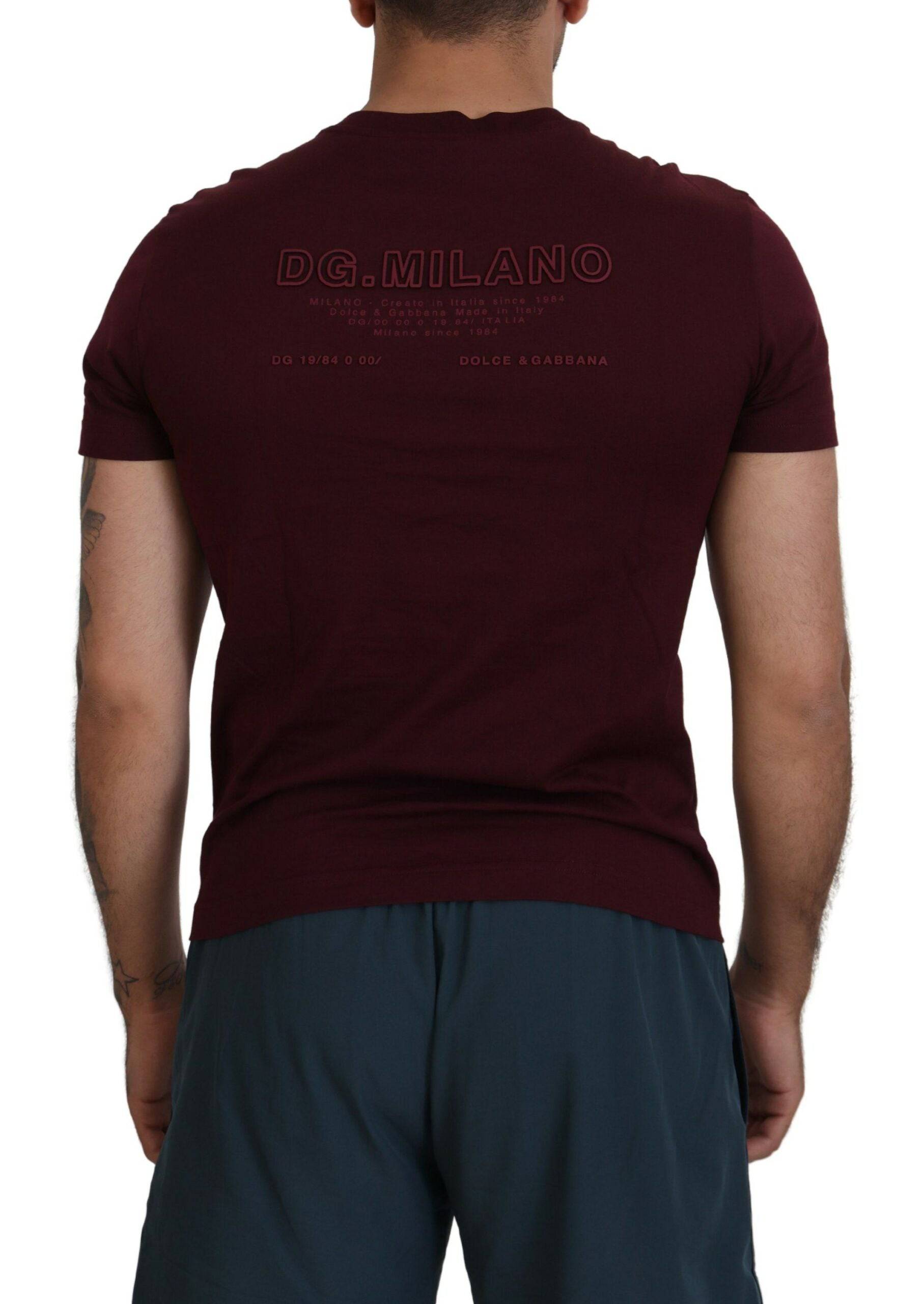 T-shirt homme à manches courtes Dolce & Gabbana bordeaux avec imprimé, style décontracté et design élégant.