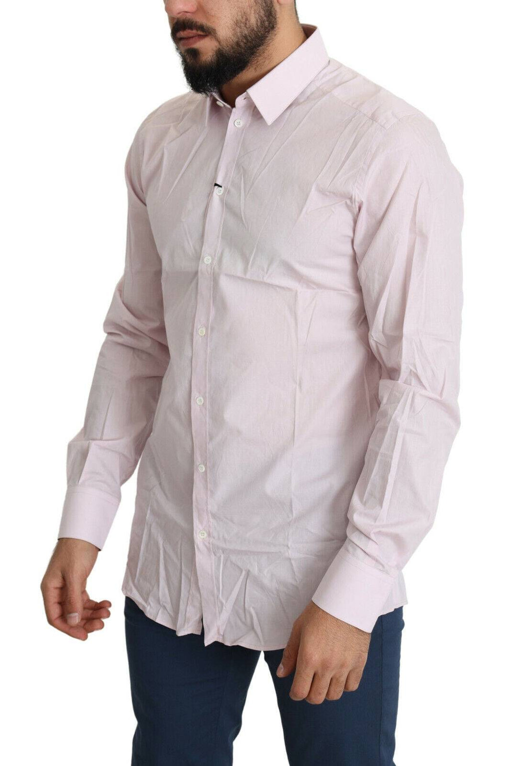 Chemise formelle en coton rose clair Dolce & Gabbana avec détails dorés visible sur cette image.