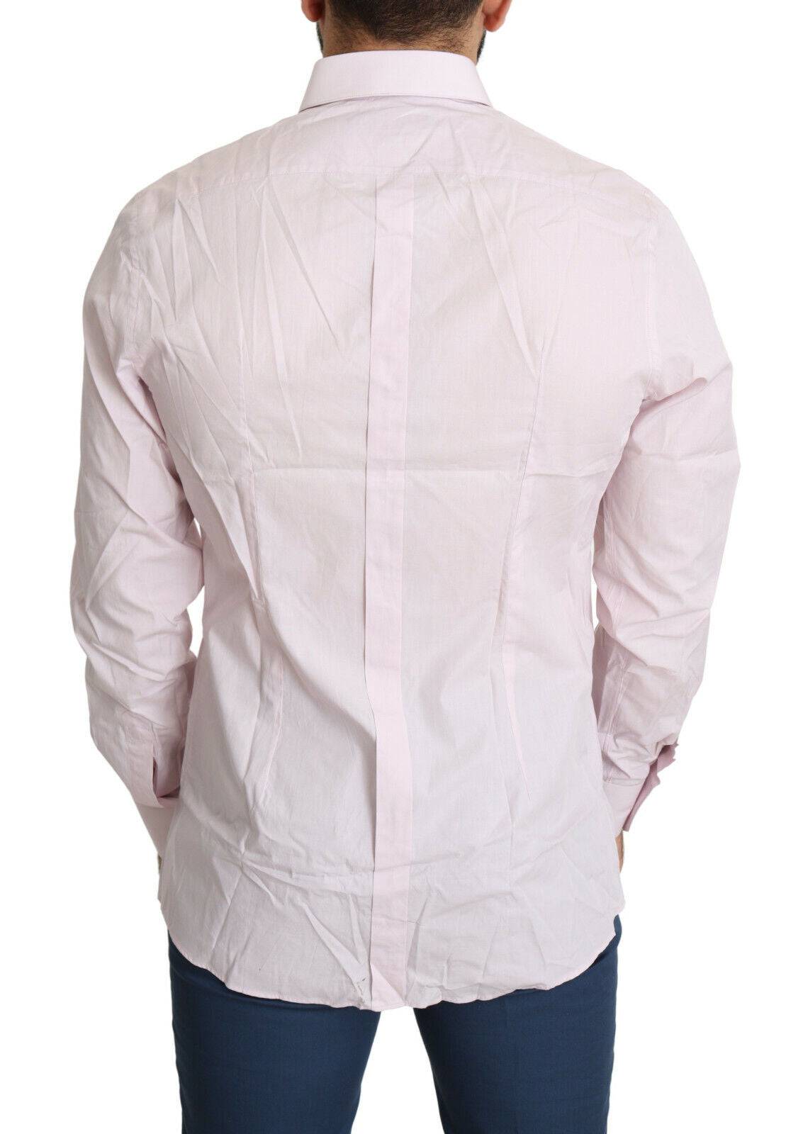 Chemise formelle en coton rose clair de Dolce & Gabbana avec boutons dorés, vue de face.